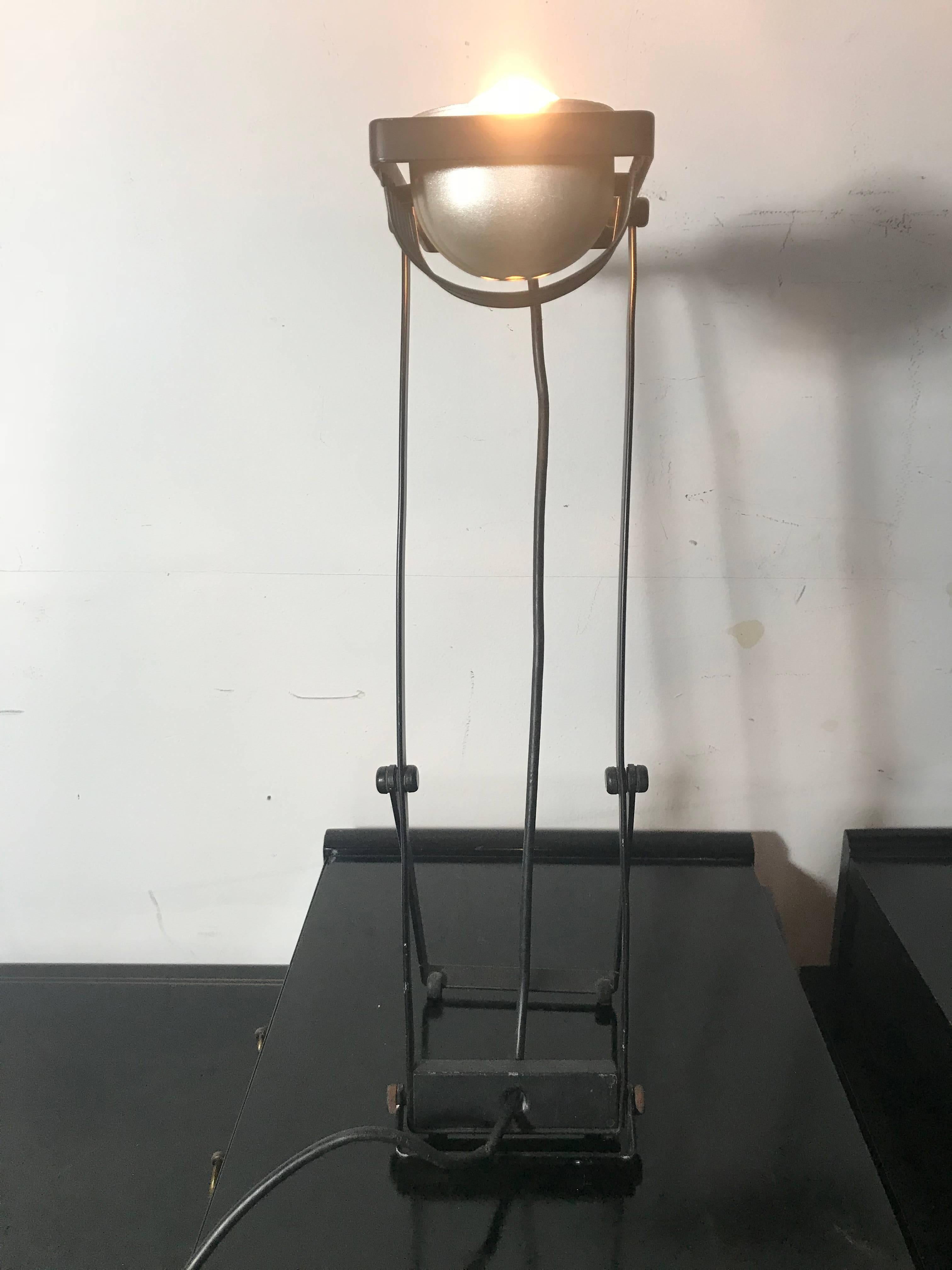 Painted Ernesto Gismondi Sintesi Table or Desk Lamp, Artemide