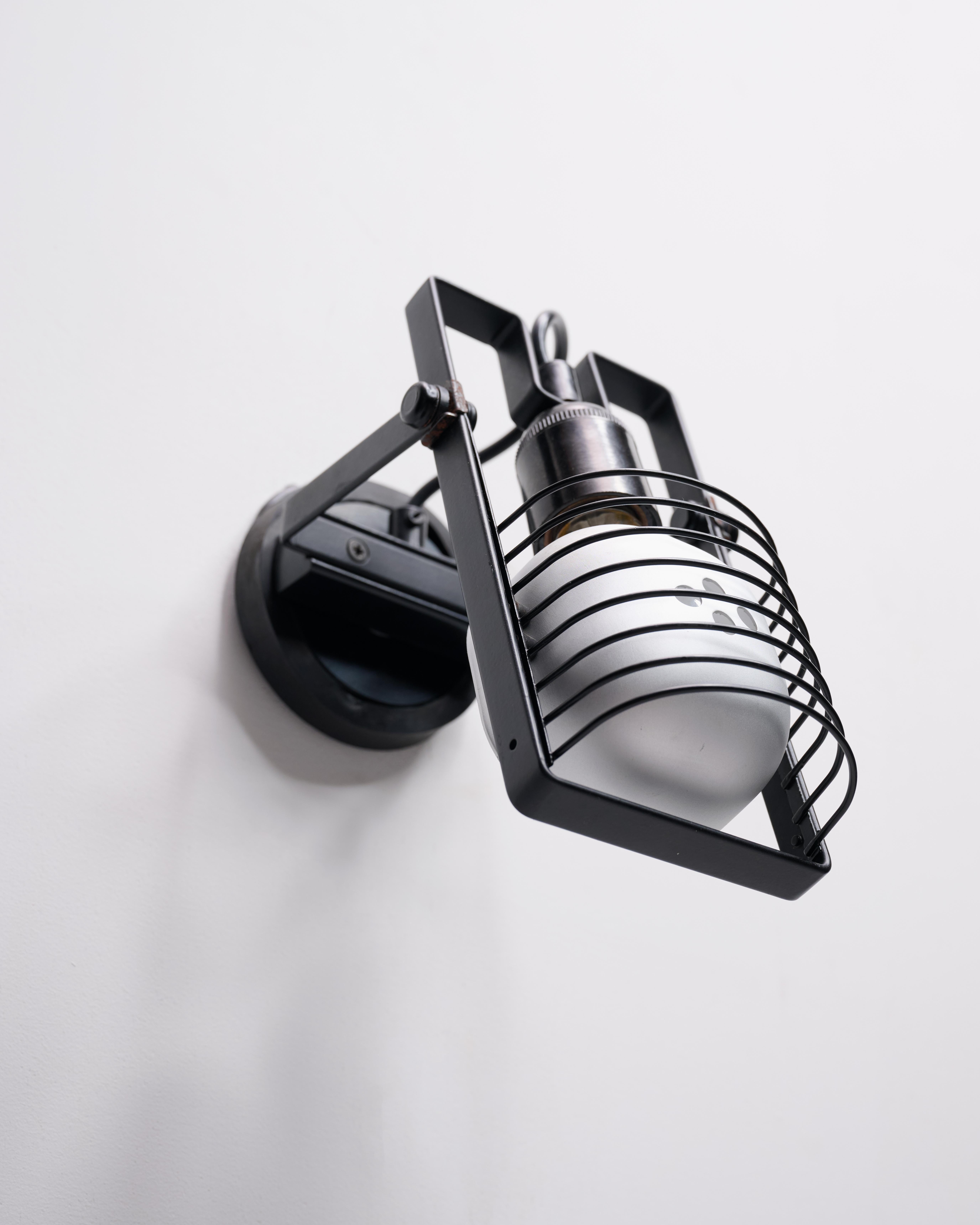 European Ernesto Gismondi, ‘Sistena Farento’ Sconces, Artemide, Italy, 1975 For Sale