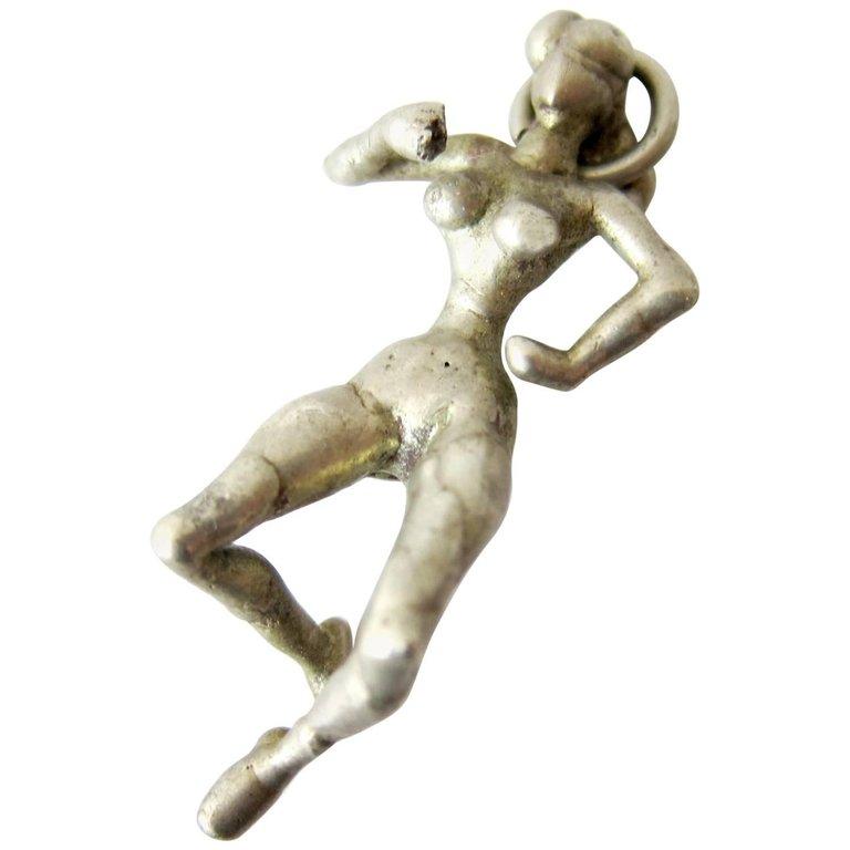 Artigiano Ciondolo scultura tascabile nudo modernista cubano in bronzo Ernesto Gonzalez Jerez in vendita