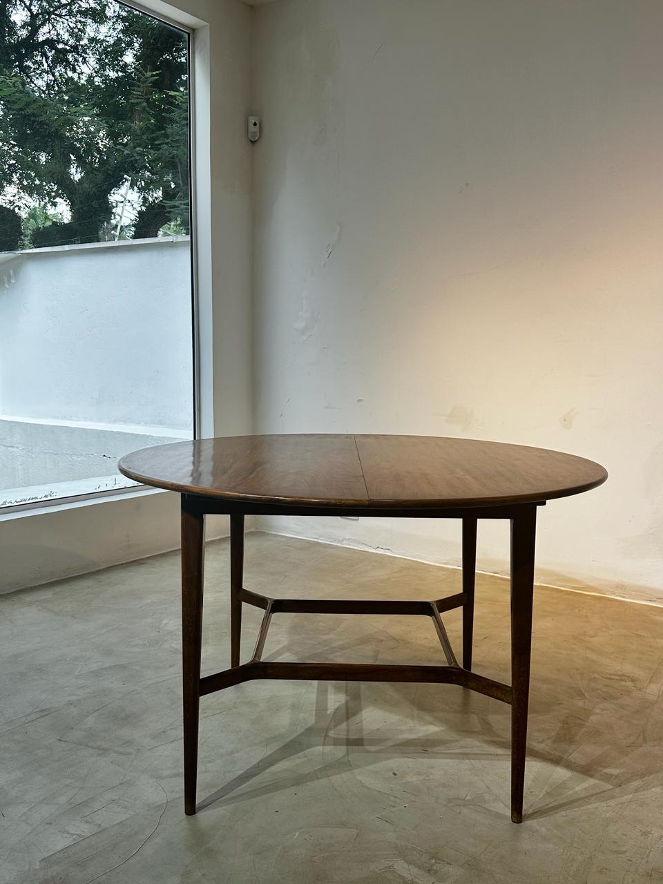 Table de salle à manger extensible en bois d'Ernesto Hauner, de style Modernity du milieu du siècle dernier en vente 6