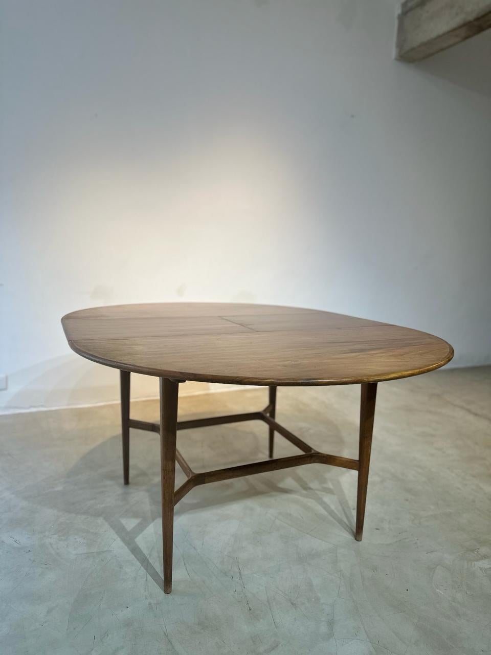 Table de salle à manger extensible en bois d'Ernesto Hauner, de style Modernity du milieu du siècle dernier en vente 1