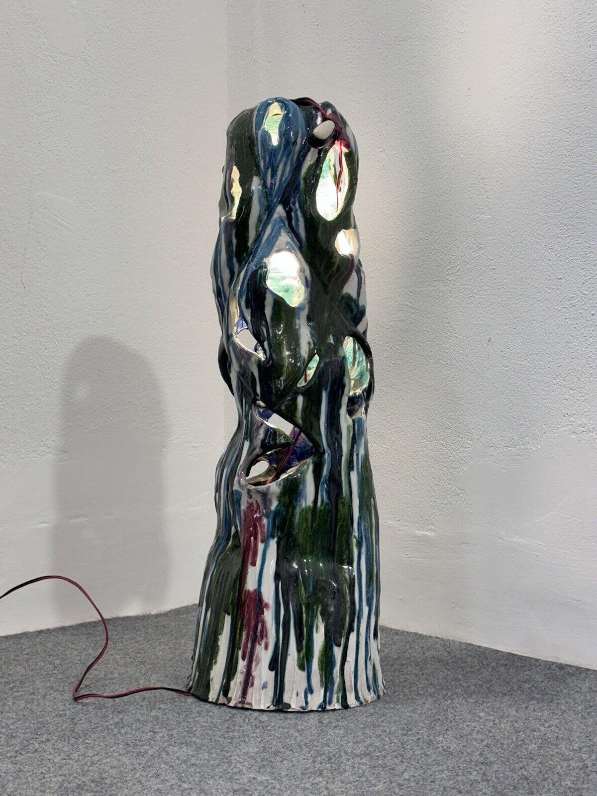 Ernesto Treccani Rare Ceramic Table Lamp, 1960's Modern Design.

Sie ist vollständig aus handbemalter polychromer Keramik gefertigt und trägt die Signatur 