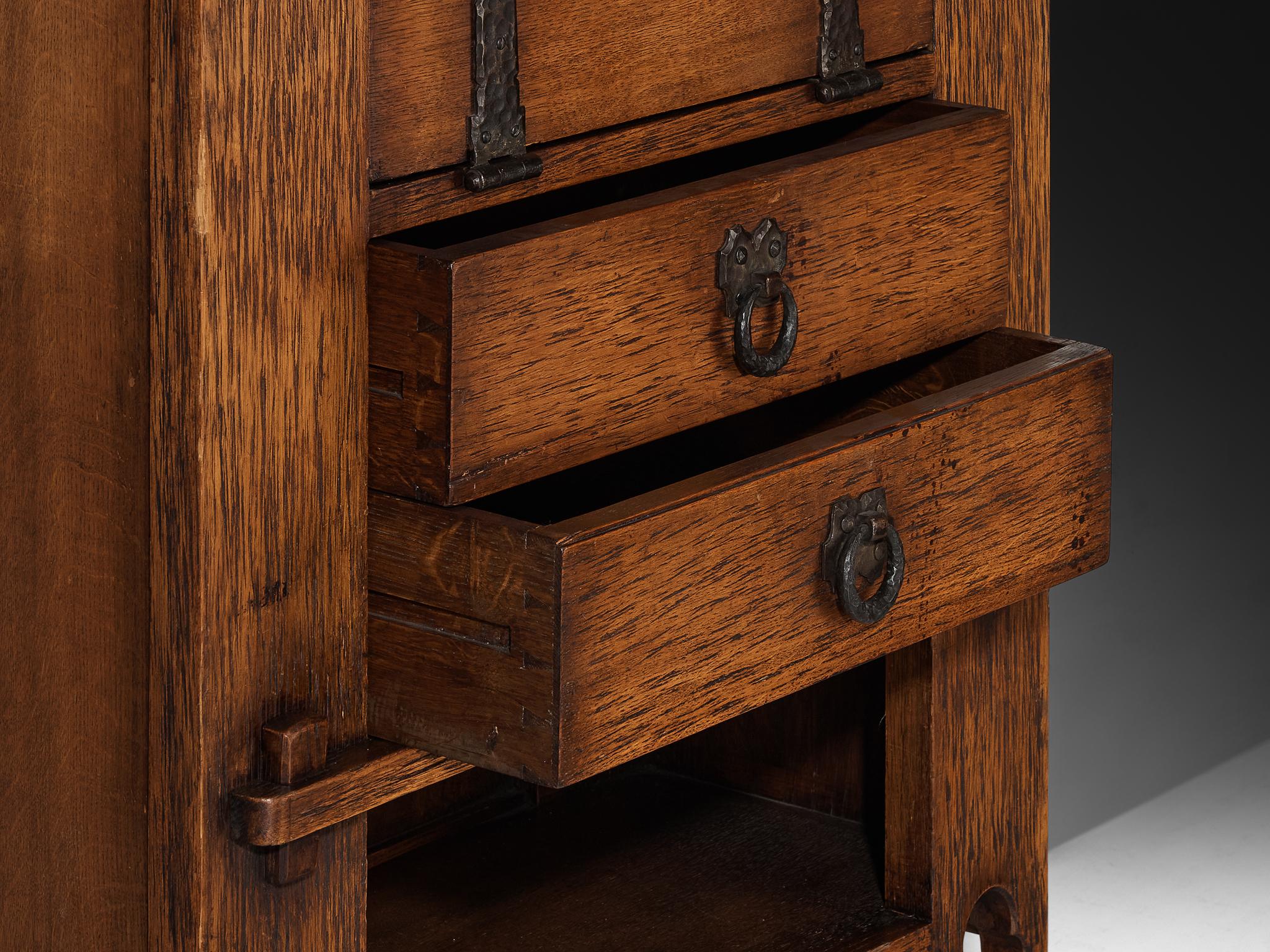 Ernesto Valabrega für Vittorio Valabrega Art-Deco-Schrank aus Eiche und Eisen (Italienisch) im Angebot