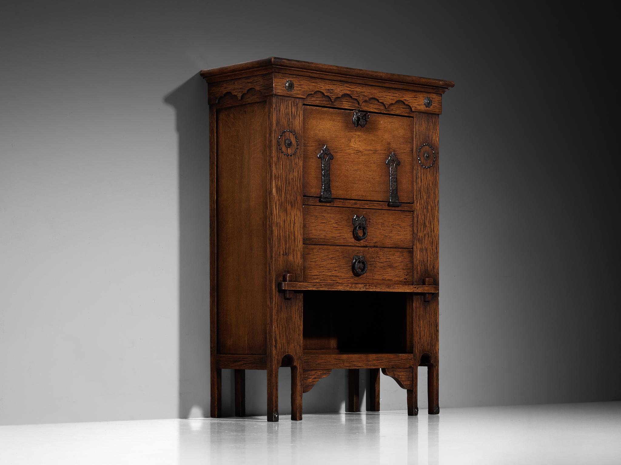 Ernesto Valabrega für Vittorio Valabrega Art-Deco-Schrank aus Eiche und Eisen im Angebot 1