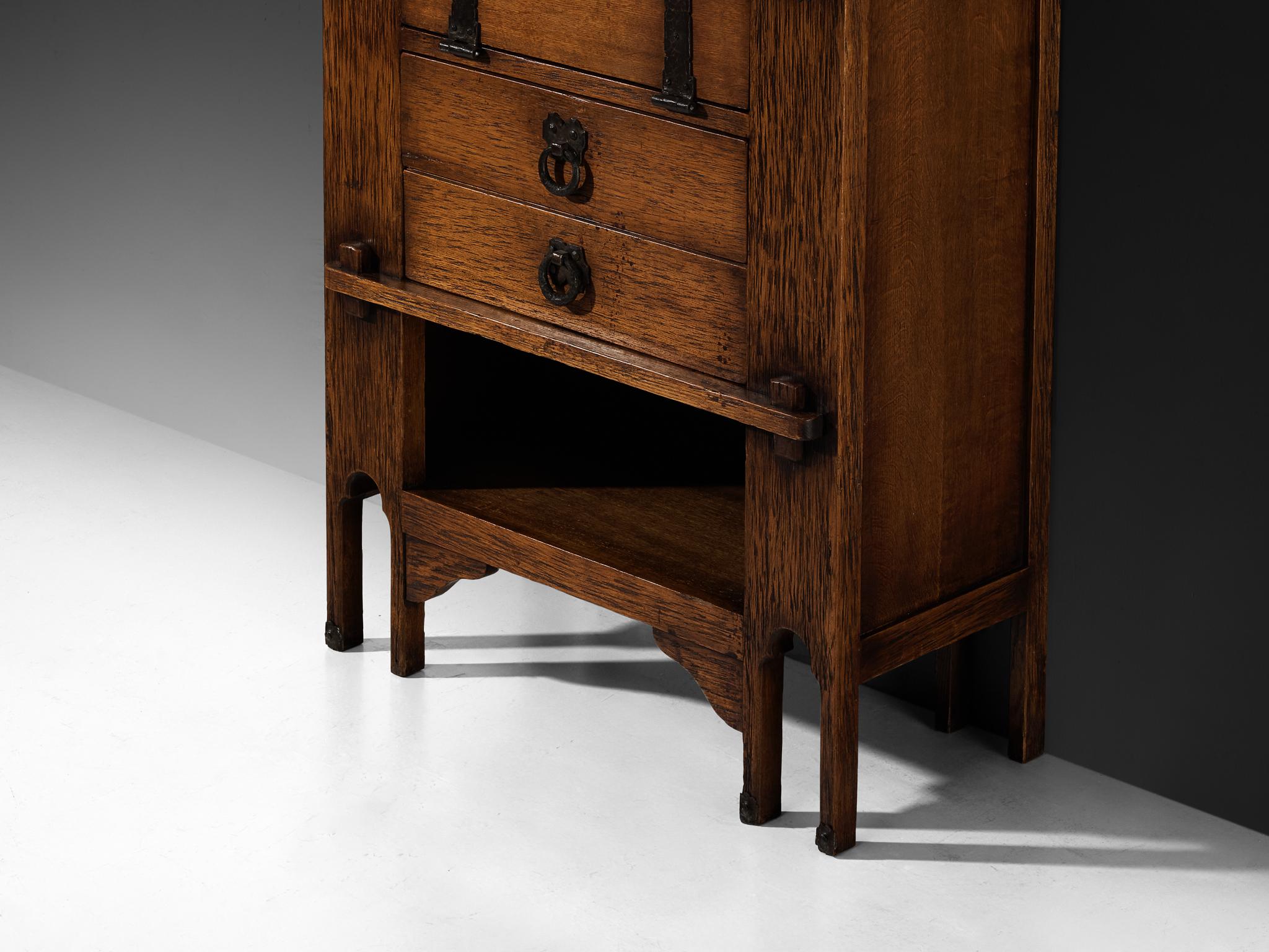Ernesto Valabrega für Vittorio Valabrega Art-Deco-Schrank aus Eiche und Eisen im Angebot 2