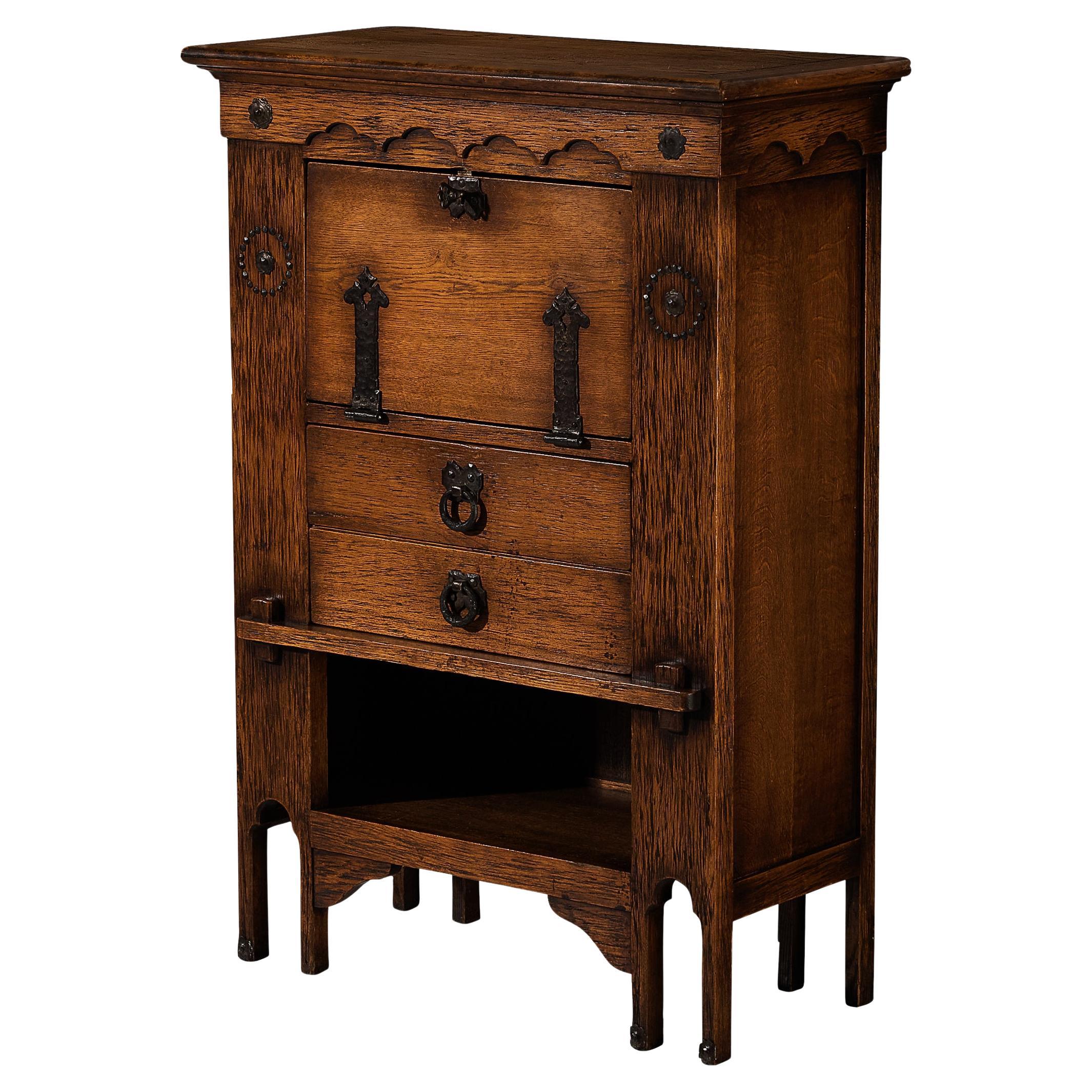 Ernesto Valabrega für Vittorio Valabrega Art-Deco-Schrank aus Eiche und Eisen im Angebot