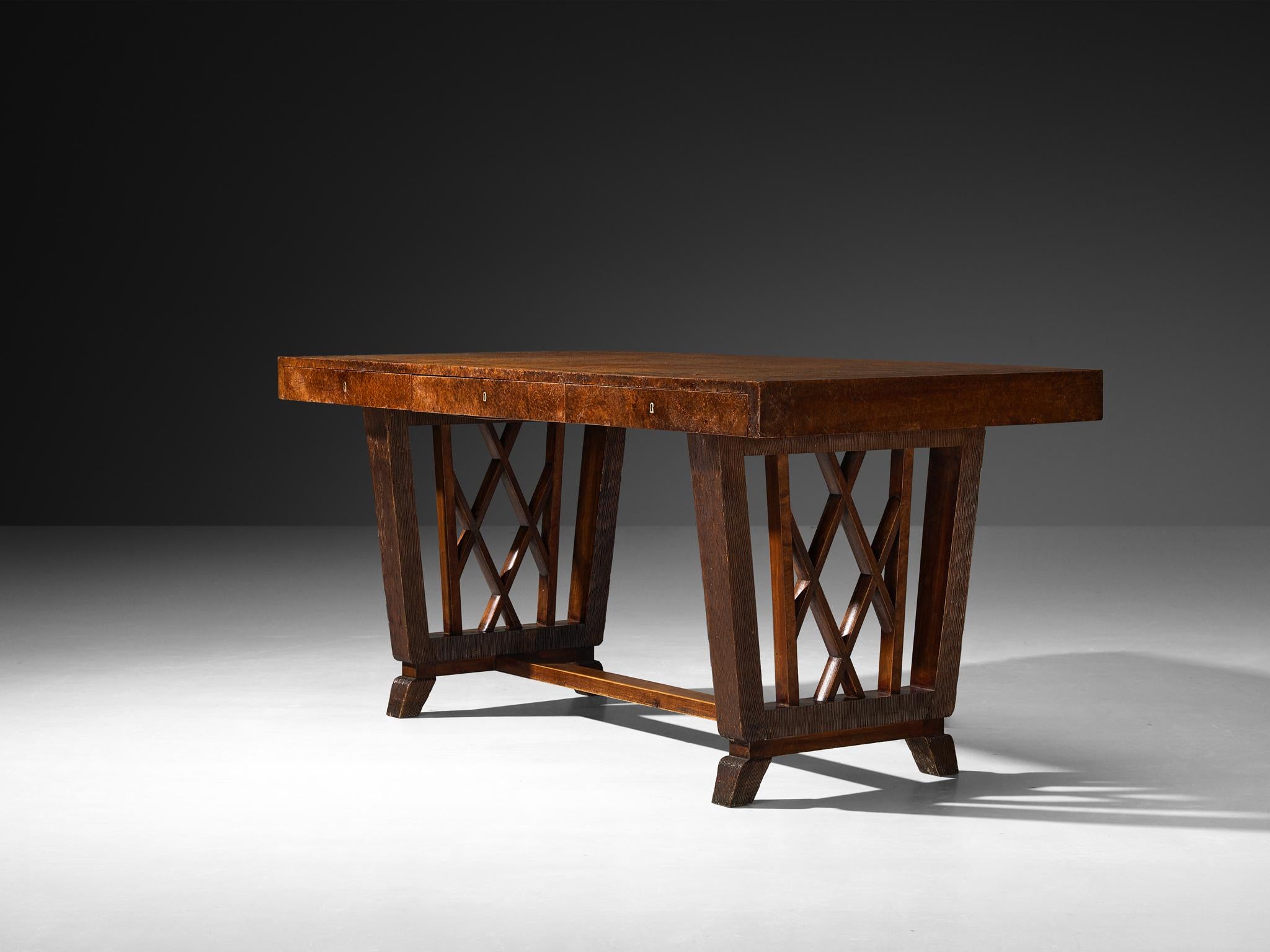 Ernesto Valabrega für Vittorio Valabrega, Art déco-Schreibtisch aus Nussbaum Briar (Mitte des 20. Jahrhunderts) im Angebot