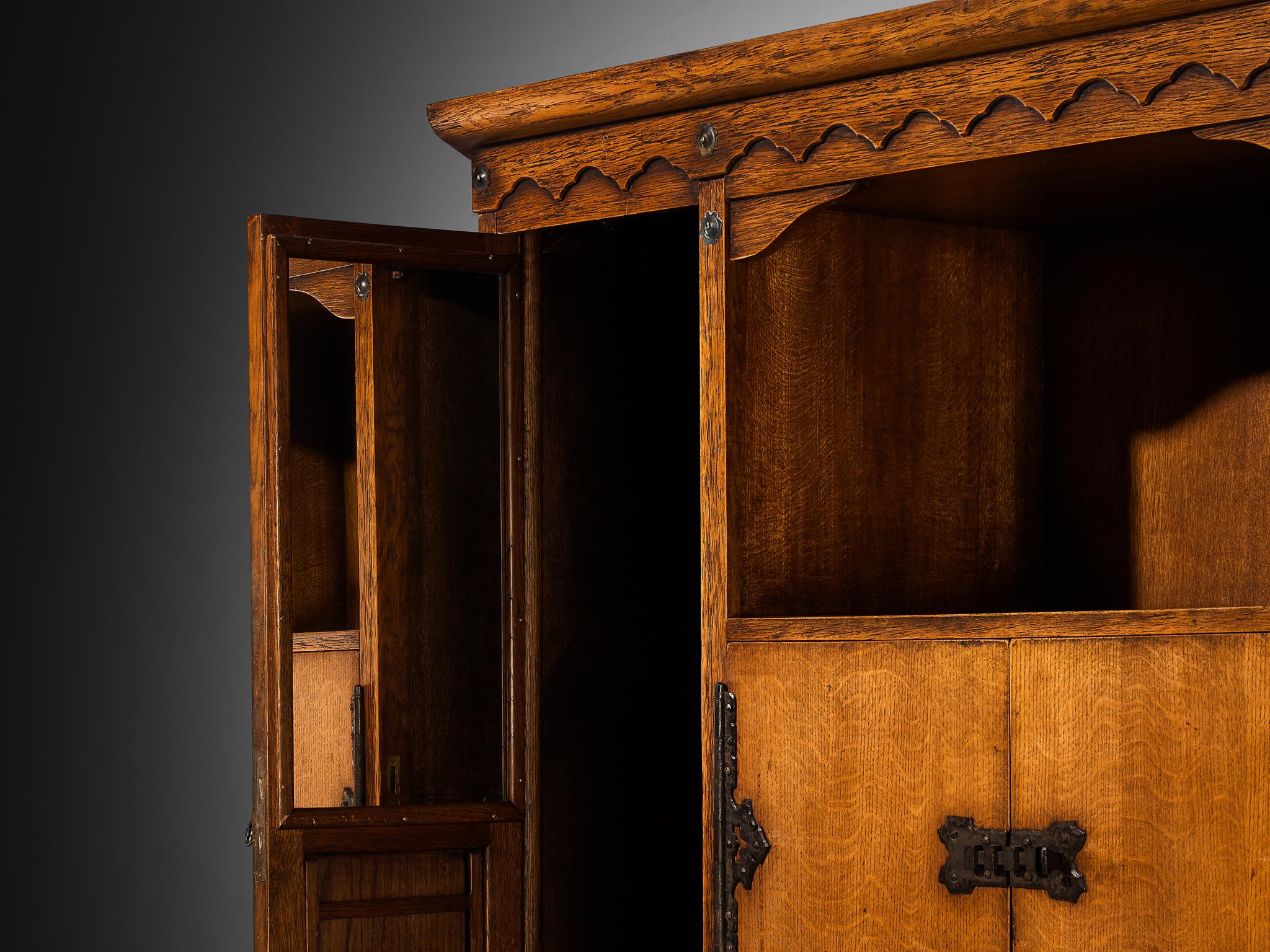 Ernesto Valabrega pour Vittorio Valabrega, grand meuble de rangement Art Déco en chêne Bon état - En vente à Waalwijk, NL