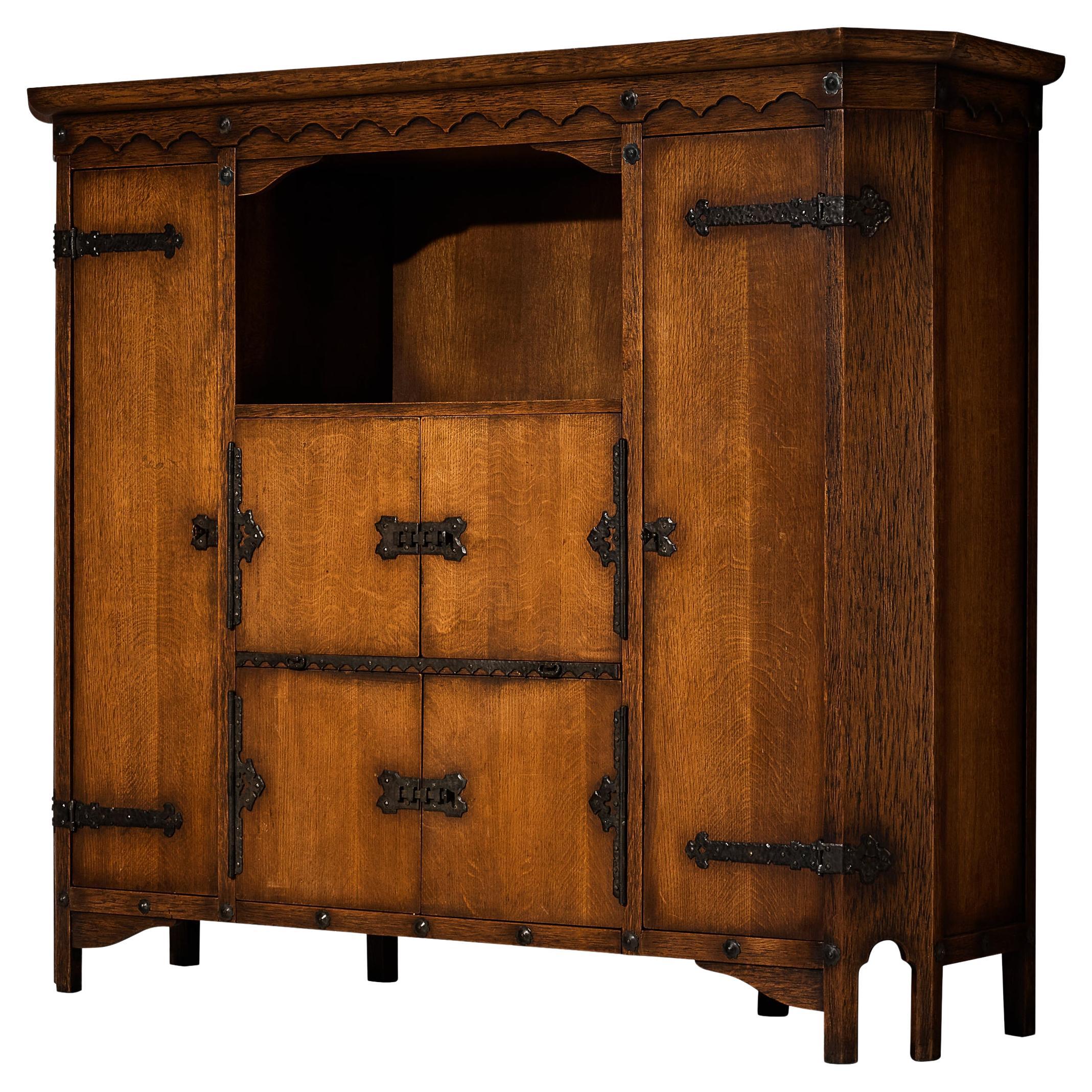 Ernesto Valabrega für Vittorio Valabrega Großer Kabinettschrank im Art-Deco-Stil aus Eiche