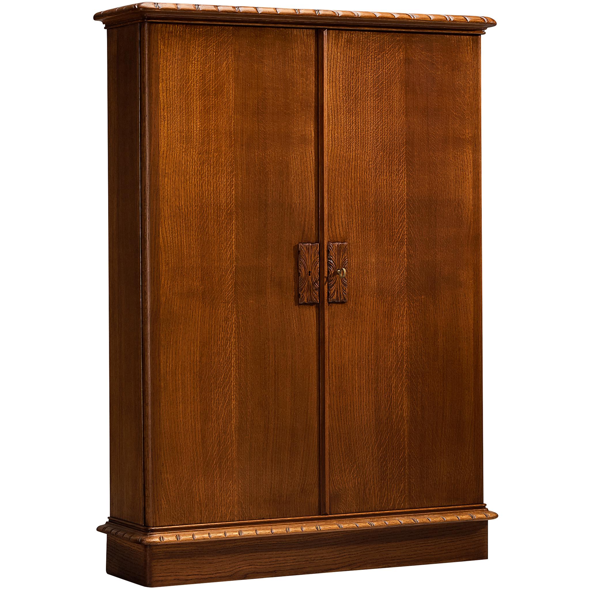 Ernesto Valabrega per Vittorio Valabrega Armadio alto in rovere massiccio intagliato