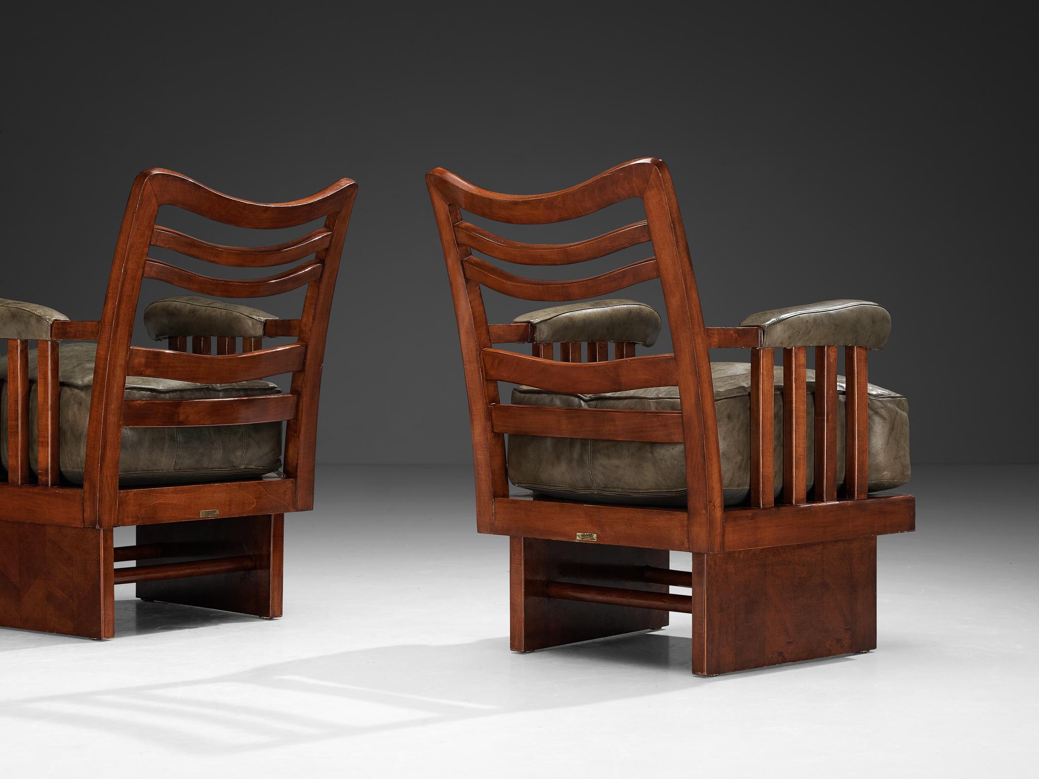 Art déco Ernesto Valabrega paire de chaises longues en cuir vert olive et acajou en vente