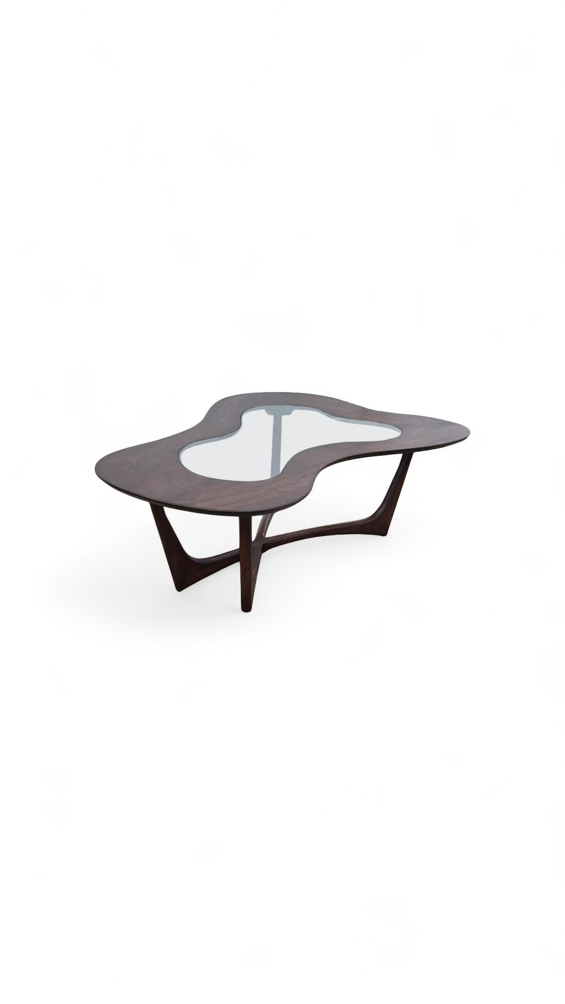 Mesa baja biomórfica de nogal y cristal Erno Fabry en venta 3