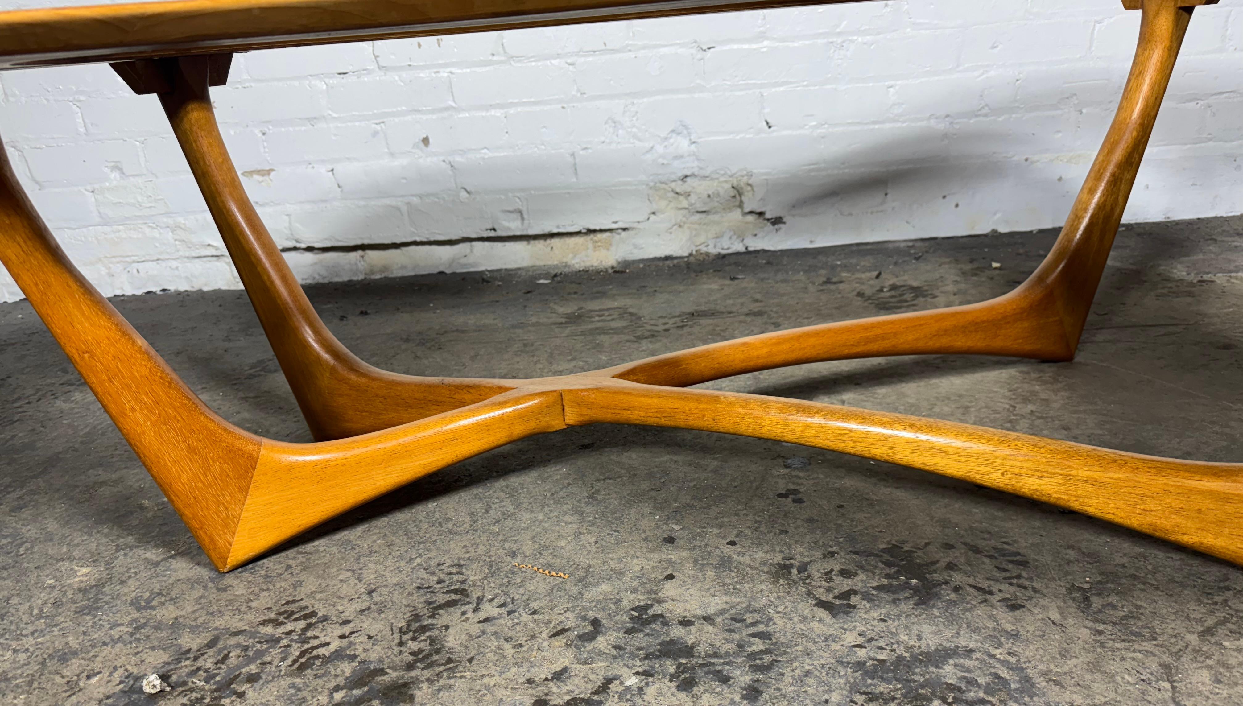 Milieu du XXe siècle Table basse biomorphique de Erno Fabry, moderniste italien