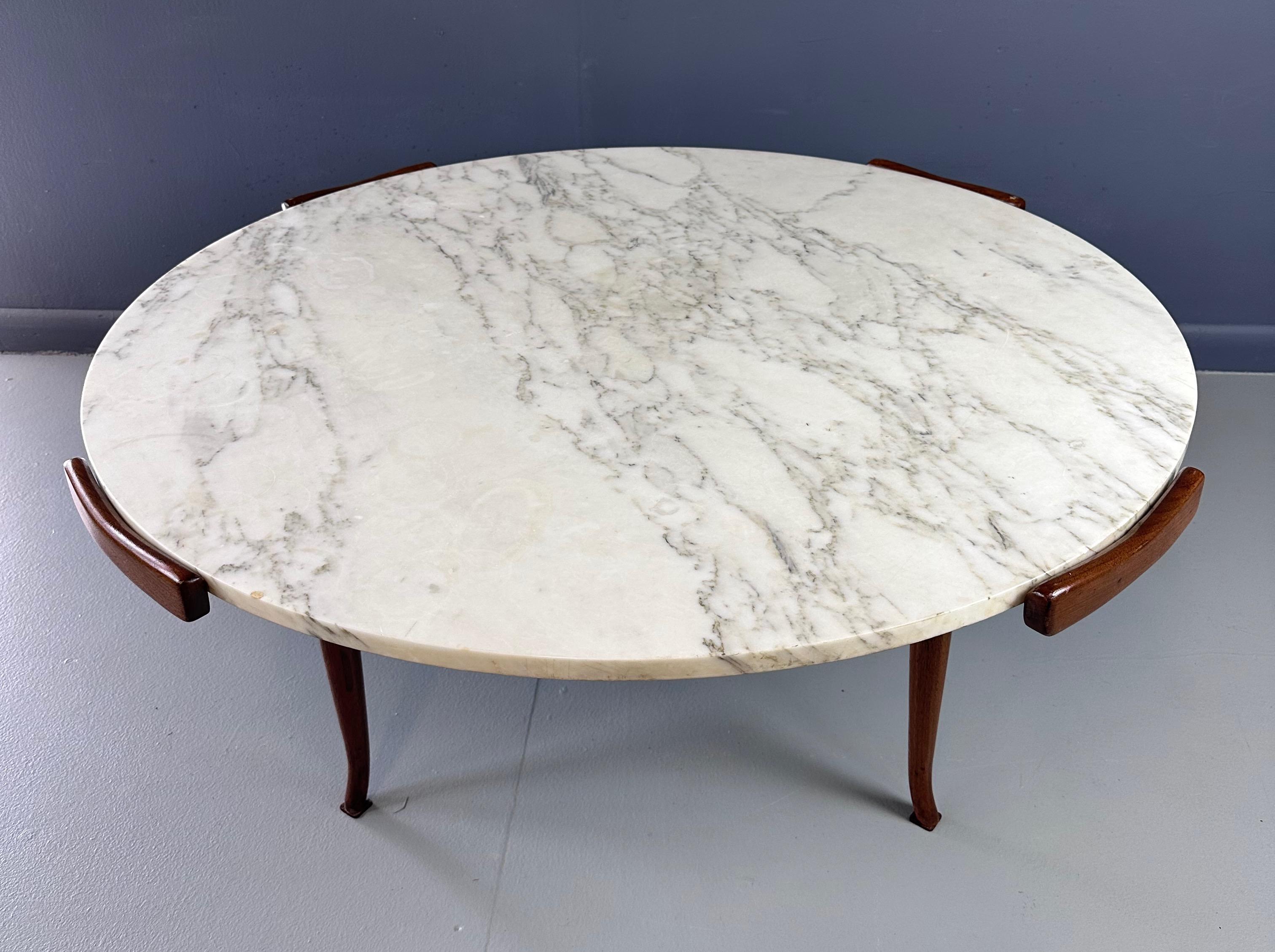 Mid-Century Modern Erno Fabry Coffee Table in Carrara Marble and a Walnut Base with Curvacrous Legs For Sale