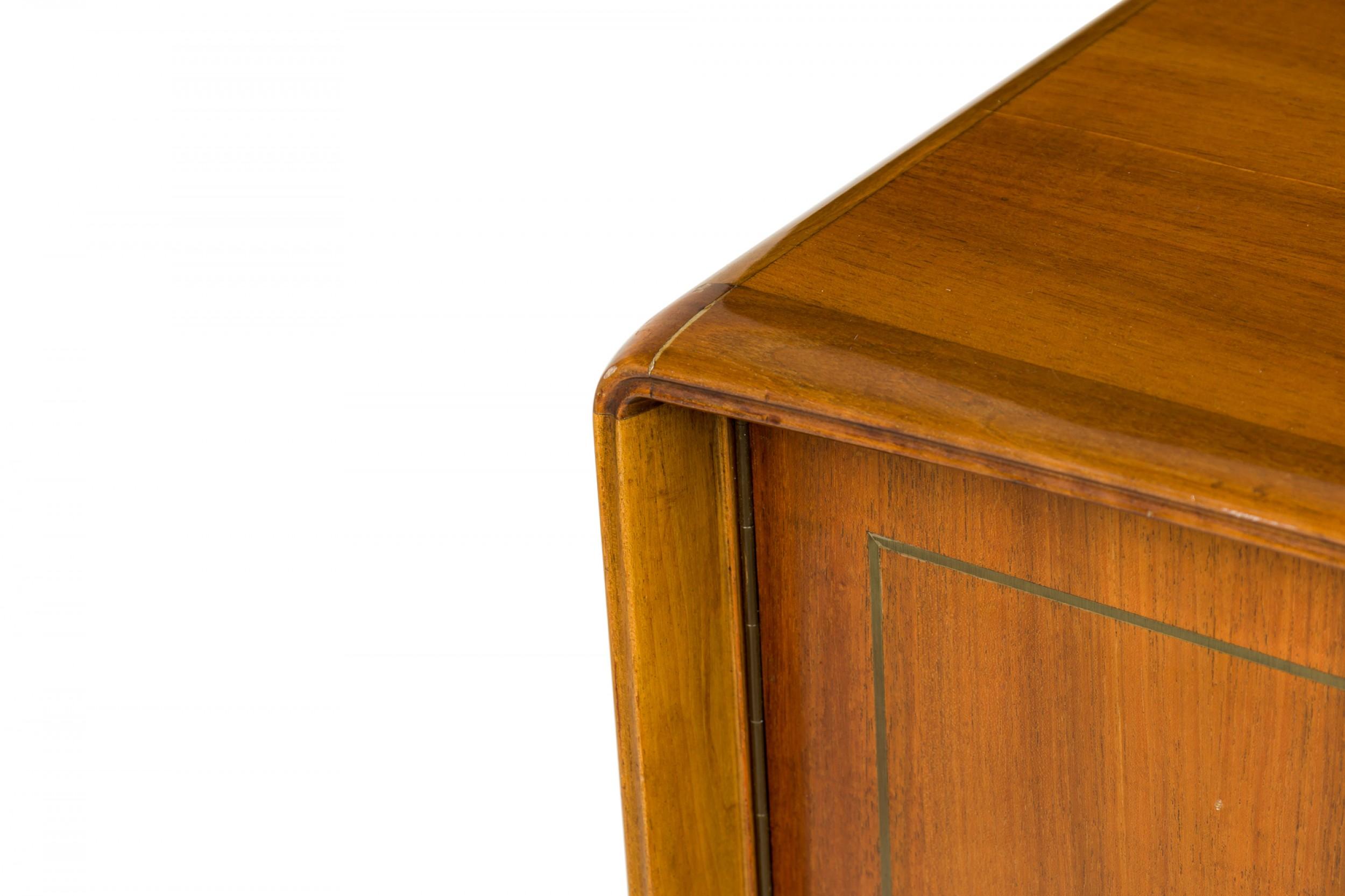 Noyer Erno Fabry pour Fabry Associates Meuble serveur en noyer du milieu du siècle en vente