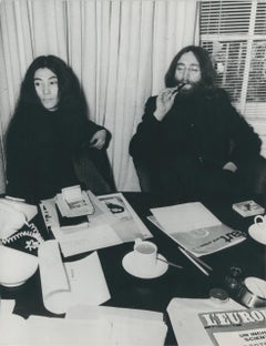 John Lennon and Yoko Ono, Black and White Photography, 1970s, 23,7 x 17,7 cm