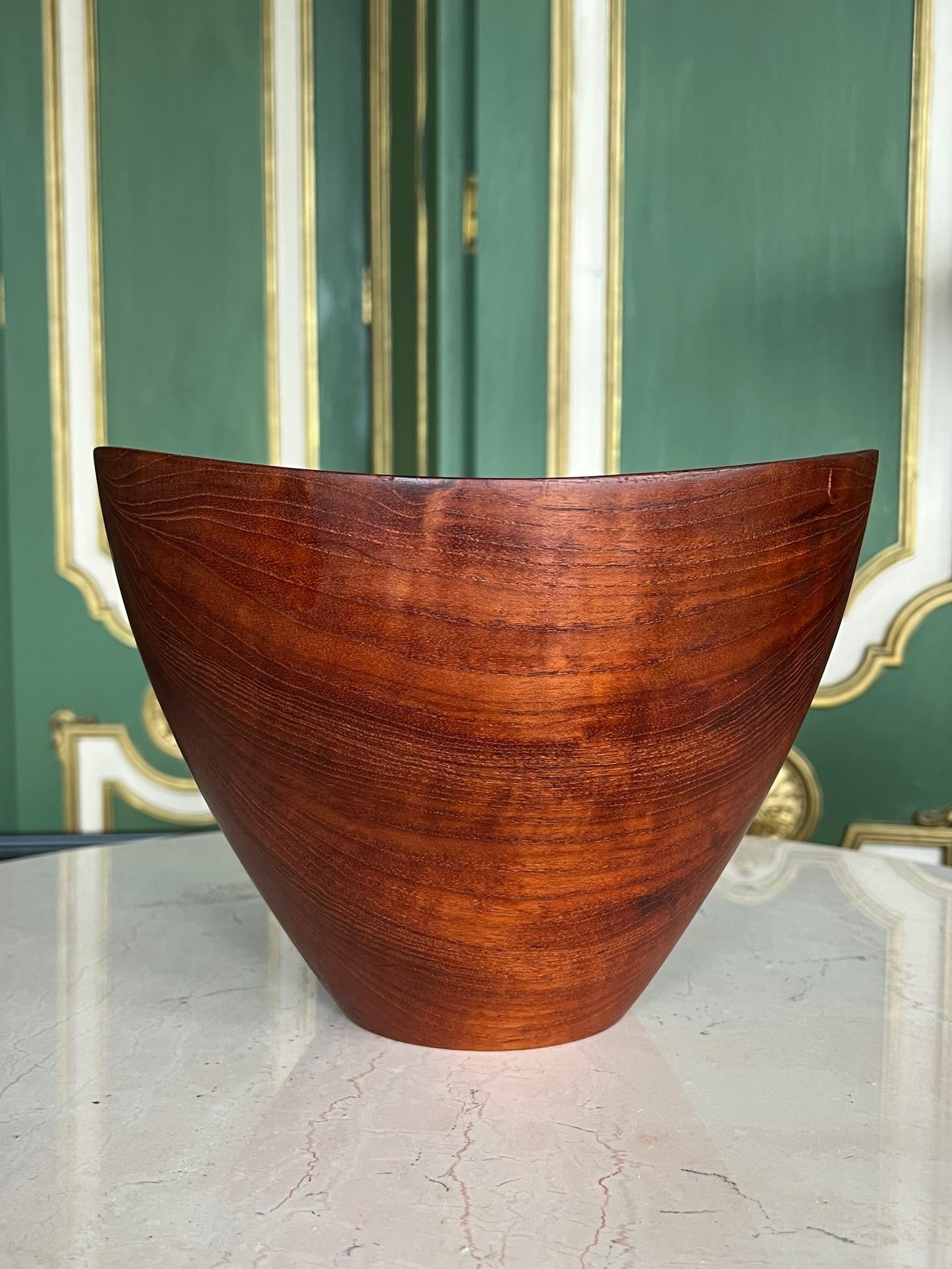 A beautiful teak bowl, by Ernst Henriksen, Denmark, circa 1950s. Great patina and warm tone.