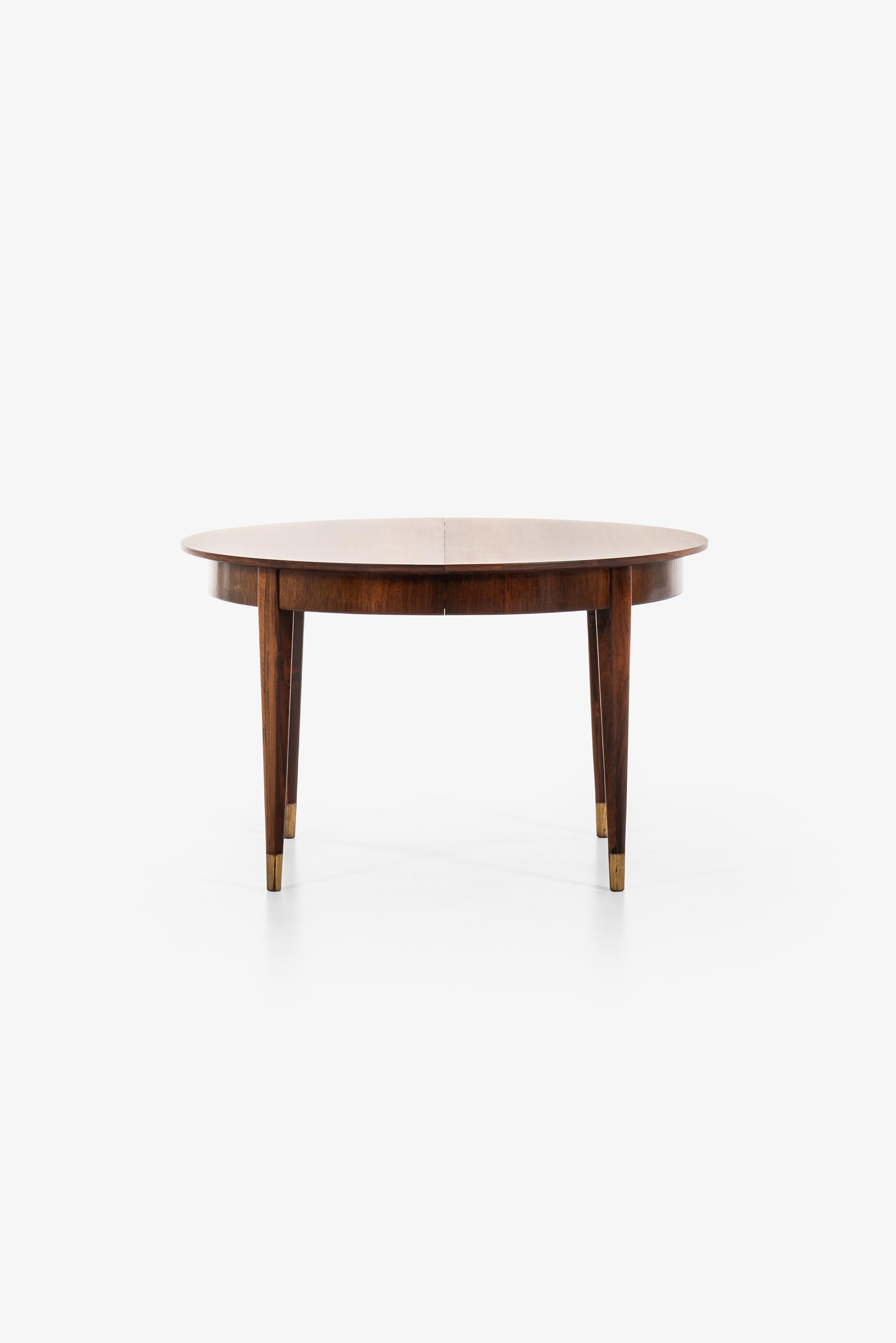 Rare dining table designed by Ernst Kühn. Produced by Lysberg Hansen & Therp in Denmark.
