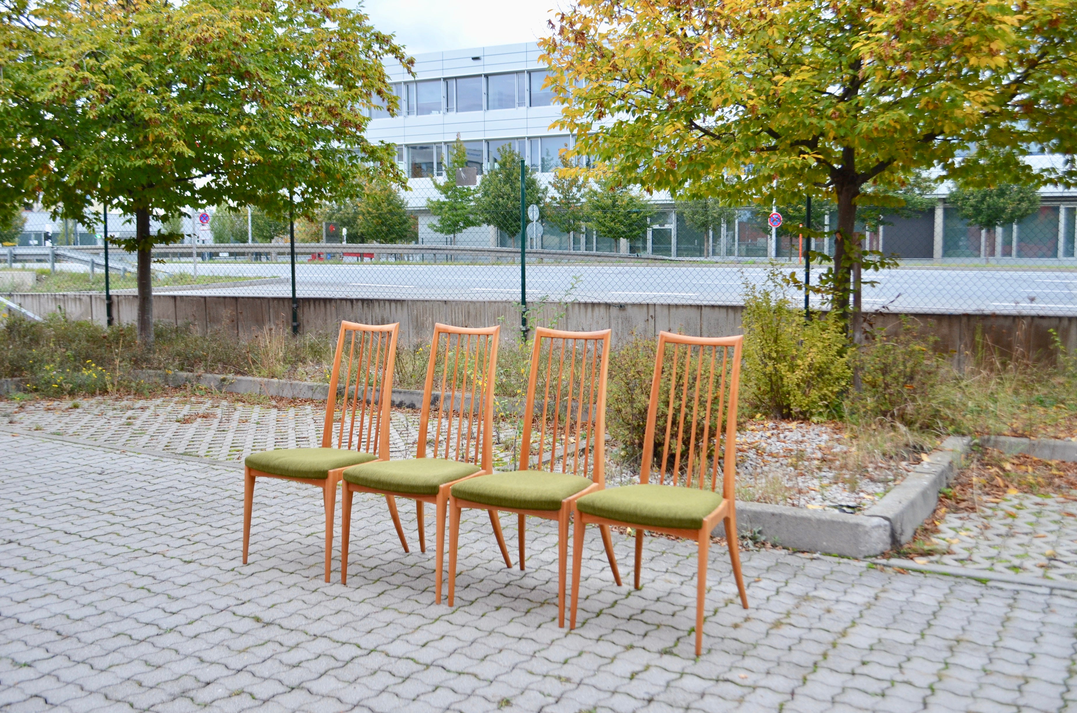 Ernst Martin Dettinger designed this sculptural dining chair.
Manufactured by Lucas Schnaidt in Germany in the 50ties
The frame is made of cherrywood.
The chairs are in good condition.
The fabric is mossgreen.
Set of 4.