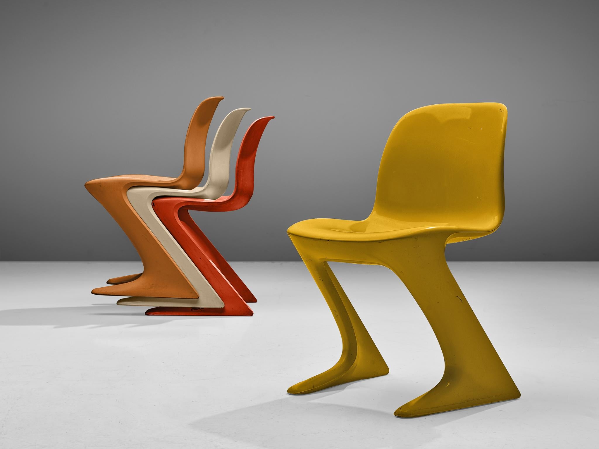 Satz von vier farbenfrohen „Kangaroo“-Stühlen von Ernst Moeckl im Zustand „Gut“ im Angebot in Waalwijk, NL