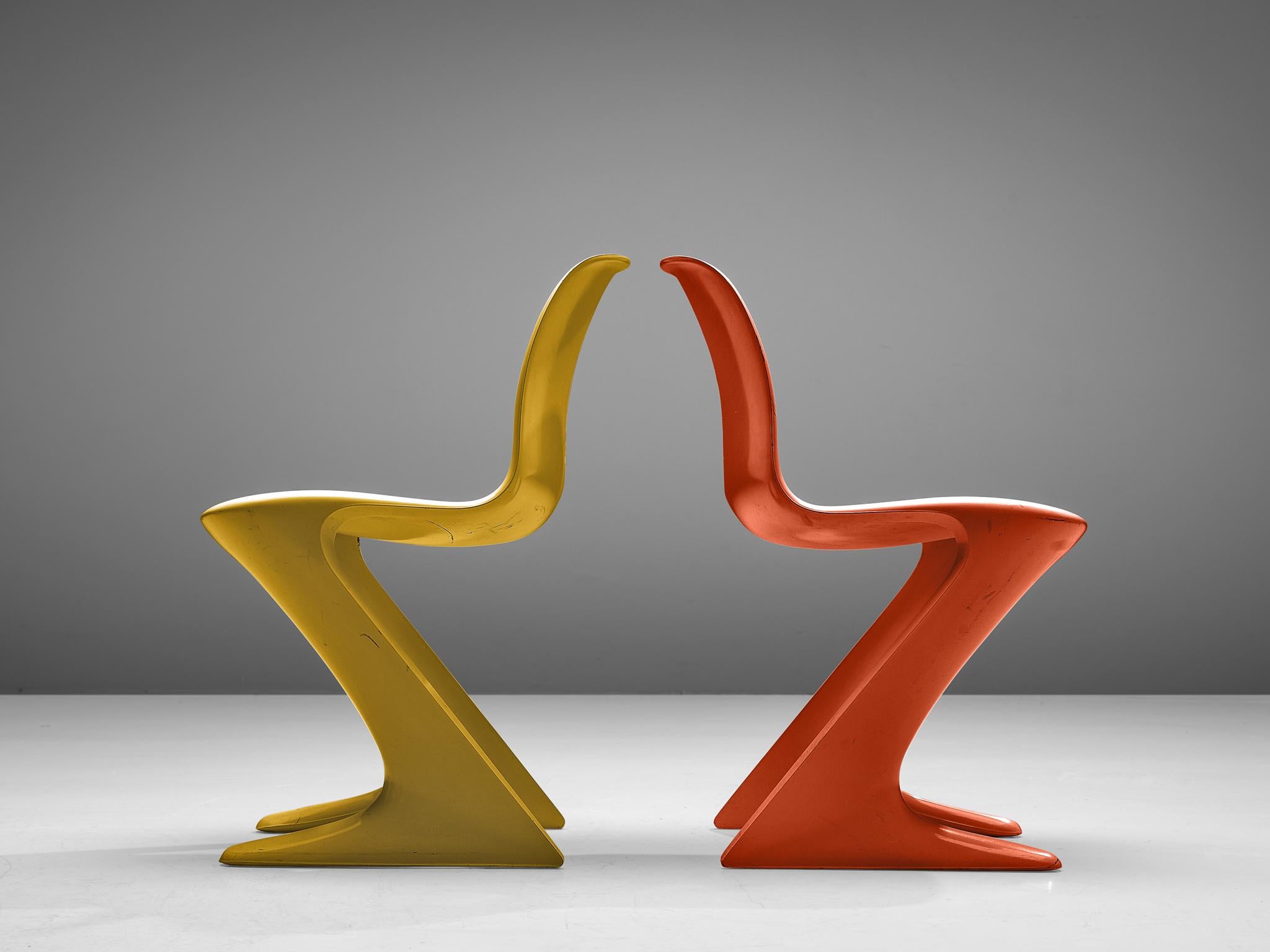 Fibre de verre e ensemble de quatre chaises colorées Kangaroo de Ernst Moeckl en vente