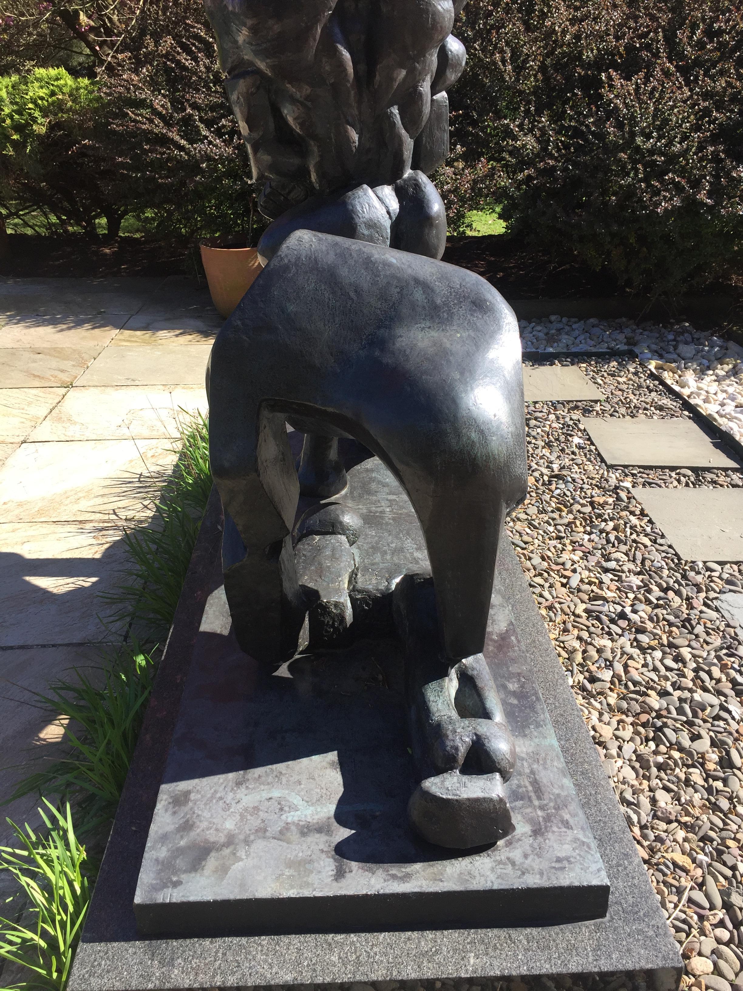 Centaure, sculpture d'extérieur d'Ernest Neizvestny - Or Figurative Sculpture par Ernst Neizvestny