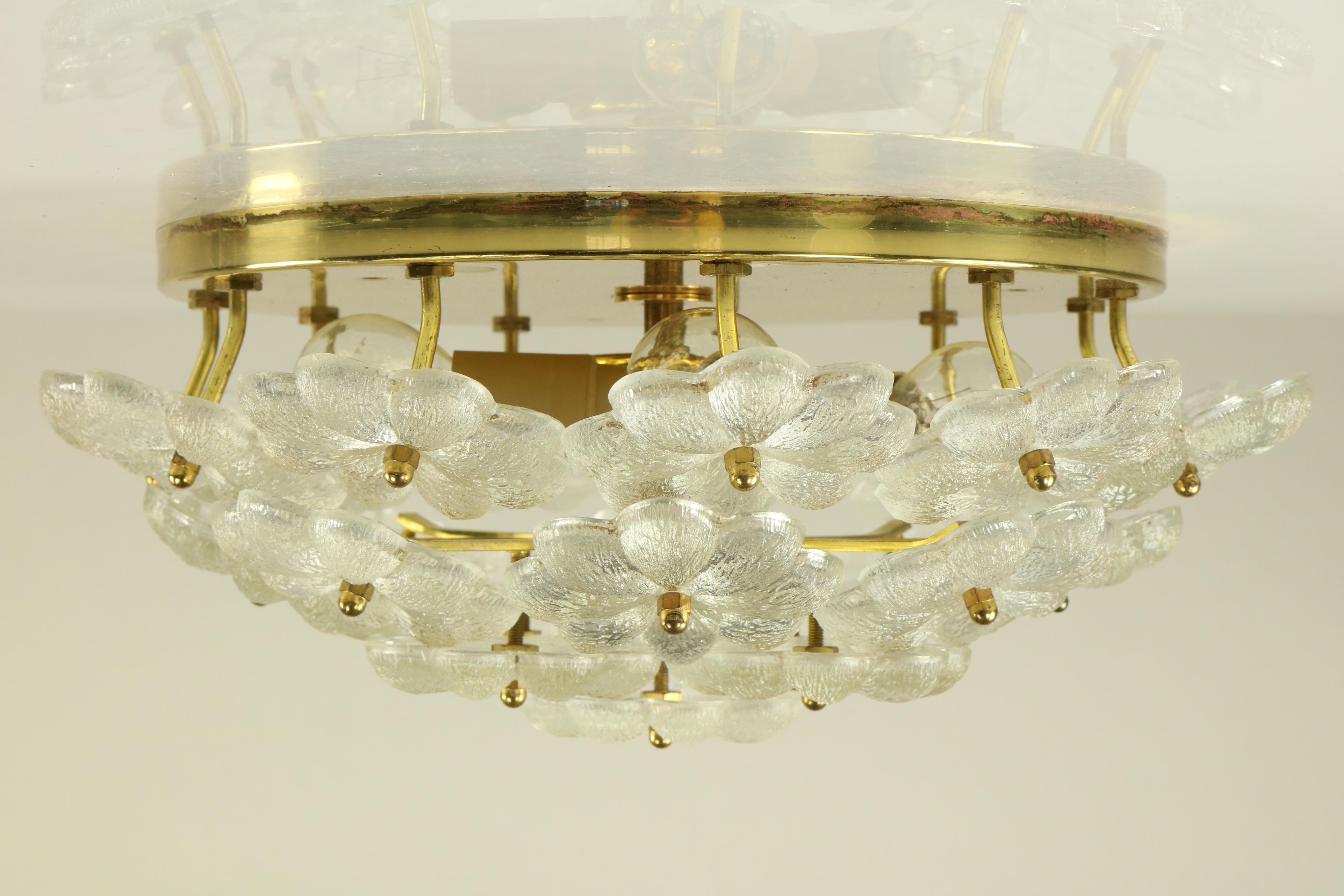 Mid-Century Modern Ernst Palme Glass Flower and Brass Flush Mount Light ∅15'' Blossom Lamp 1960s For Sale