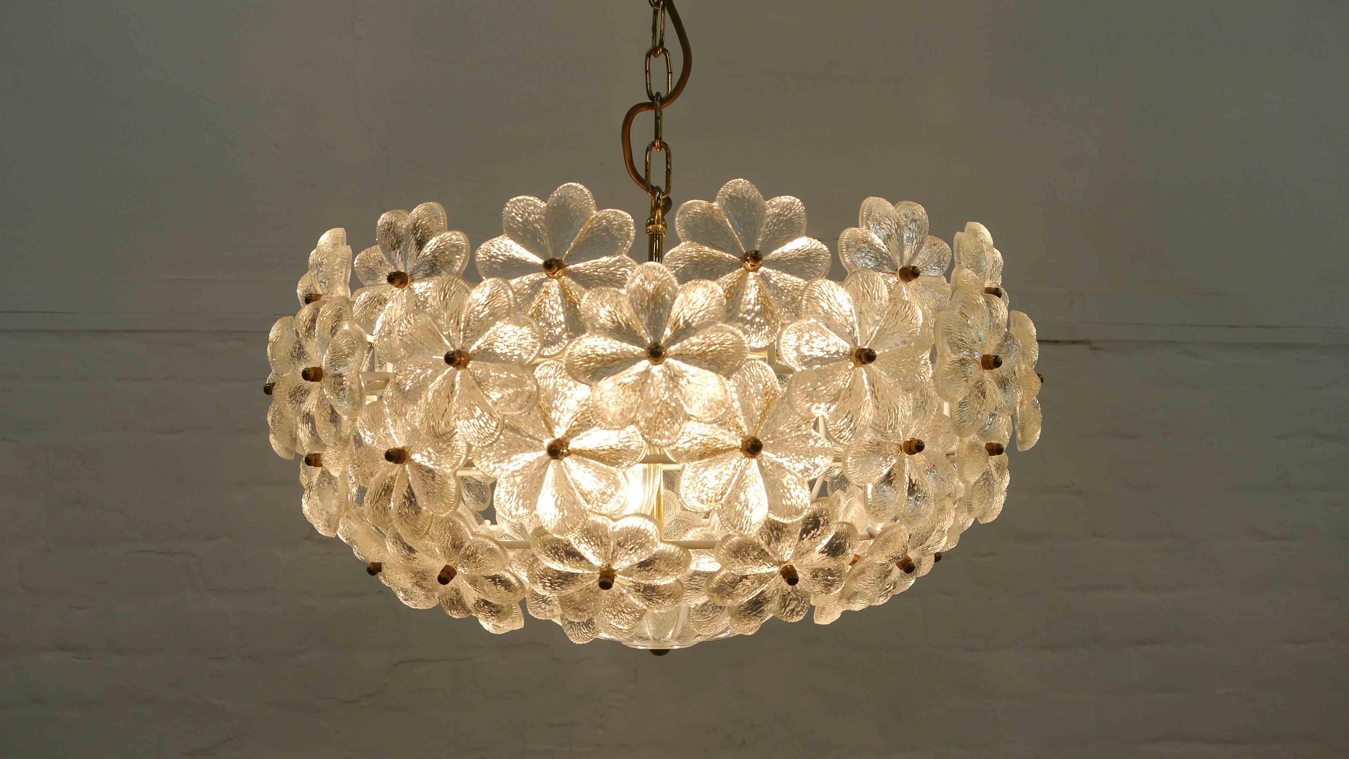 Midcentury Large and Stunning Glass Chandelier by Ernst Palme Glassflowers 60s  4