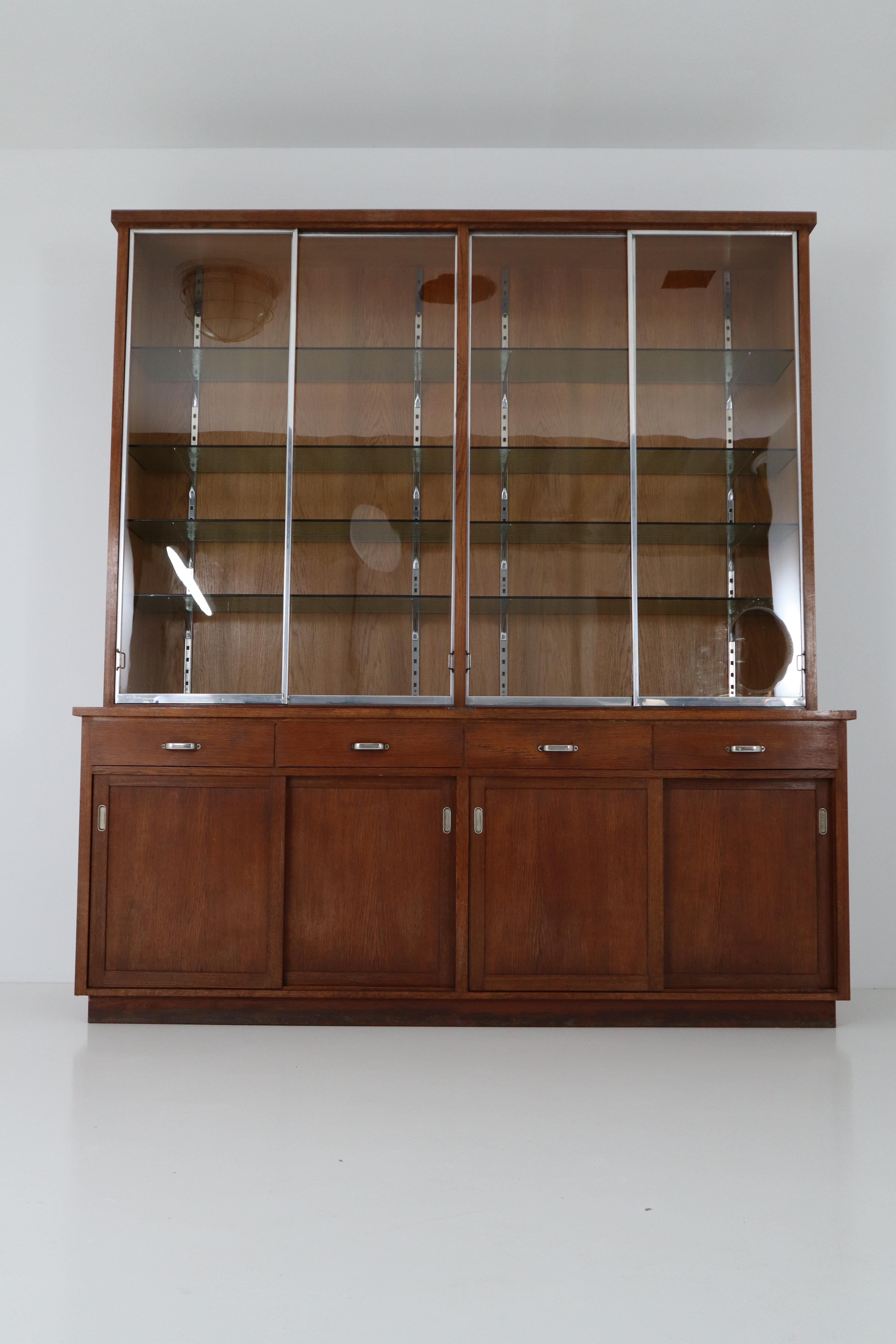 Ernst Rockhausen Bauhaus Style Plywood and Oak Display Cabinet, Germany, 1920s For Sale 5