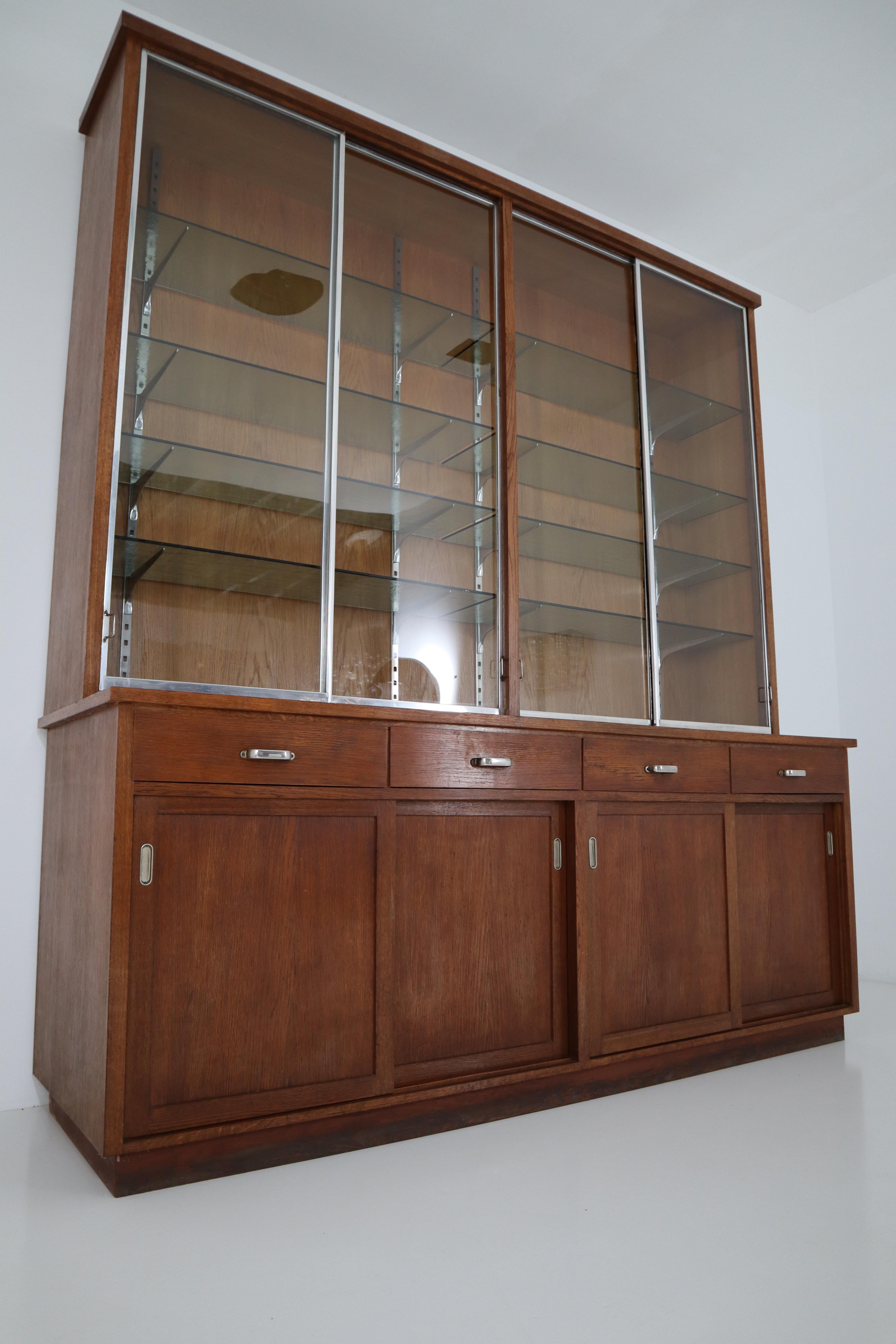 Ernst Rockhausen Bauhaus Style Plywood and Oak Display Cabinet, Germany, 1920s For Sale 9