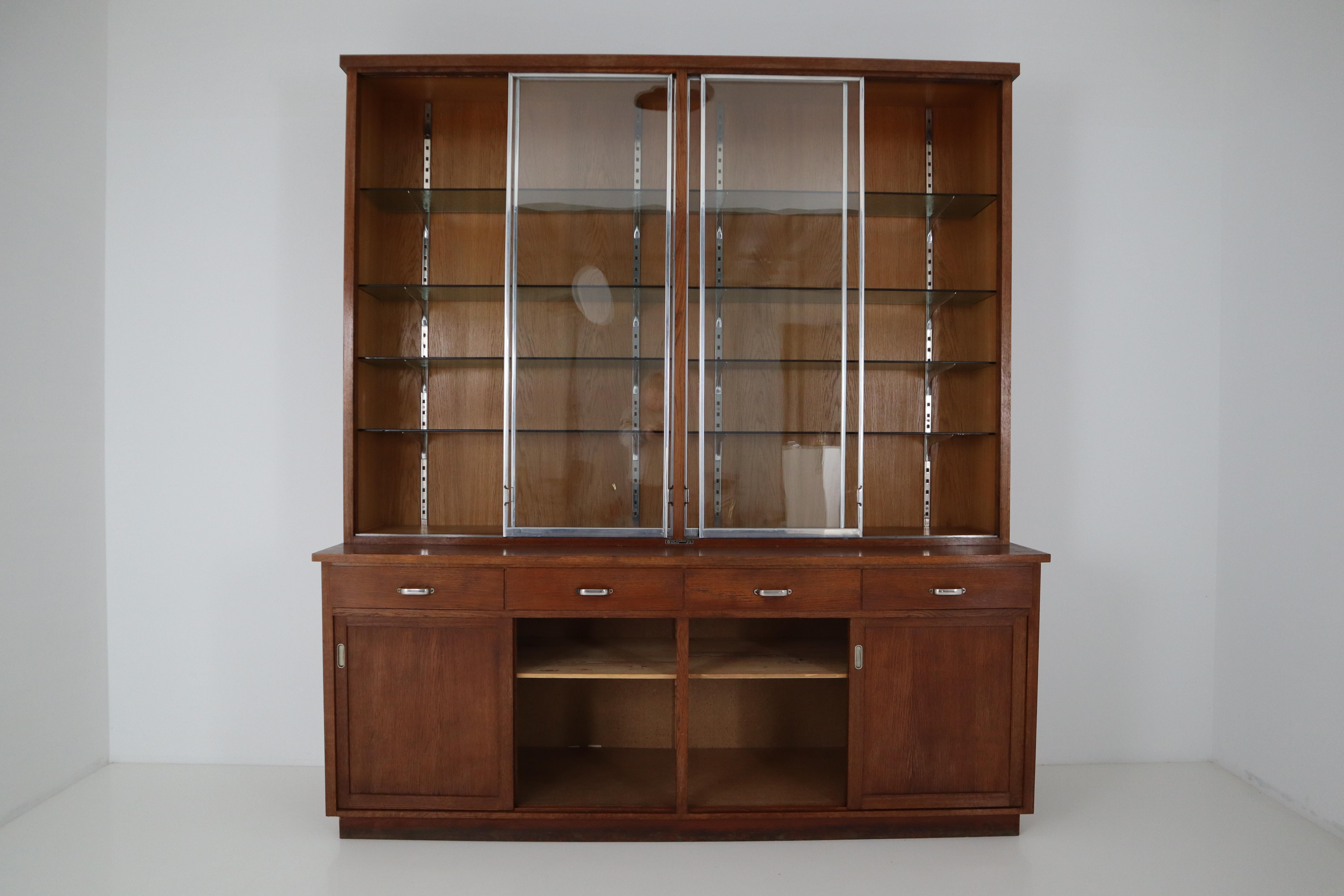 Ernst Rockhausen Bauhaus Style Plywood and Oak Display Cabinet, Germany, 1920s For Sale 2