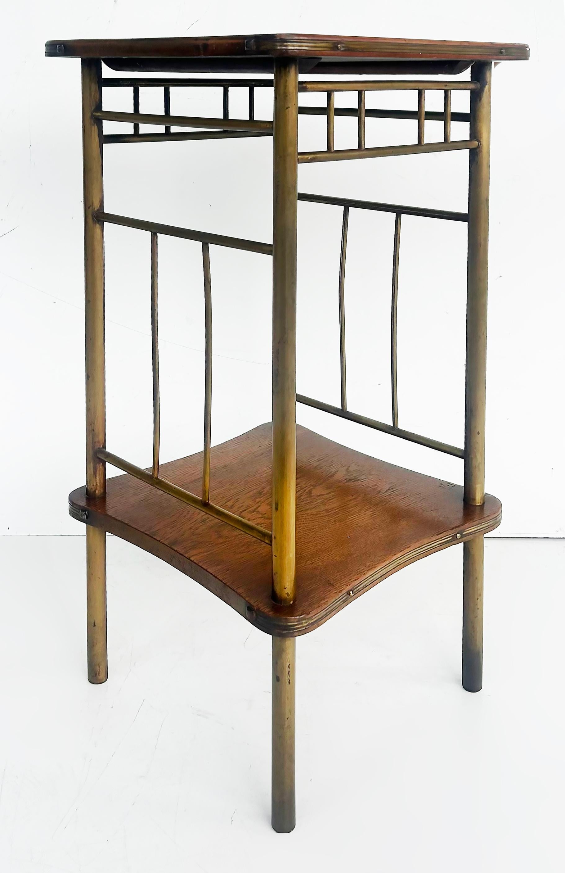 Pedestal de madera y latón Ernst Rockhausen de la artesanía alemana en Bueno estado para la venta en Miami, FL
