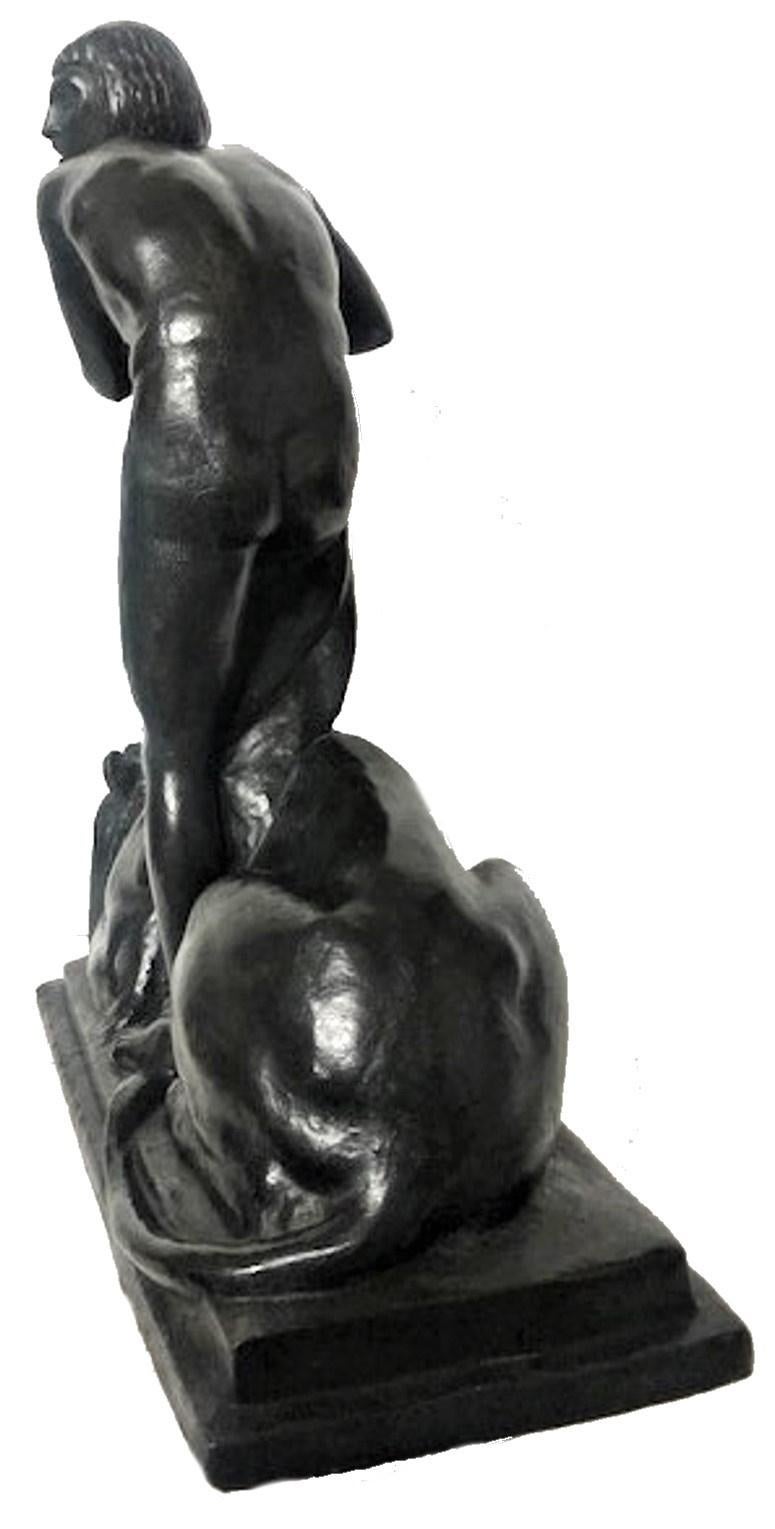 Bronze Ernst Seger, David et lion, sculpture allemande Art déco en bronze patiné, vers 1920 en vente