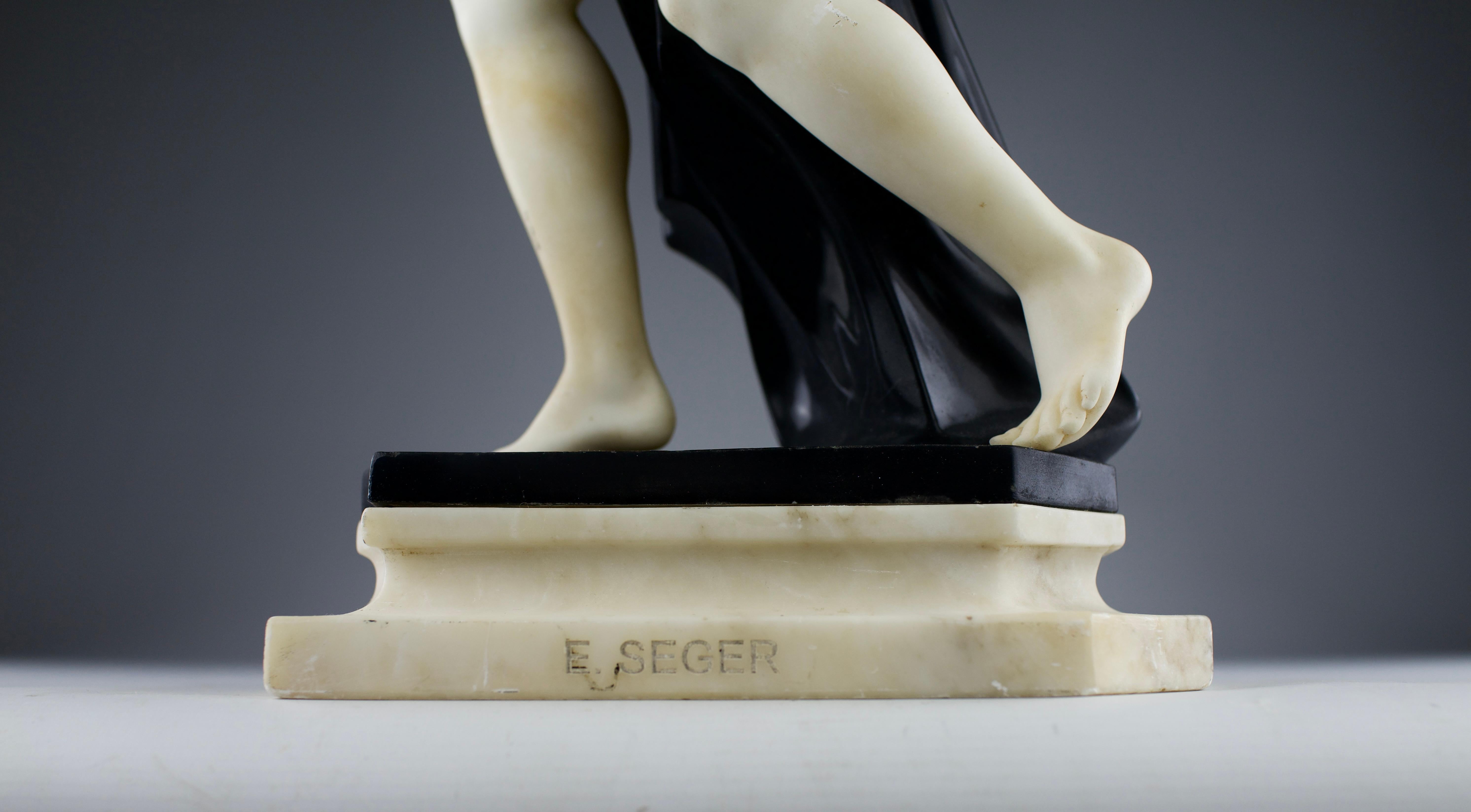 Marmo Ernst Seger, Scultura 