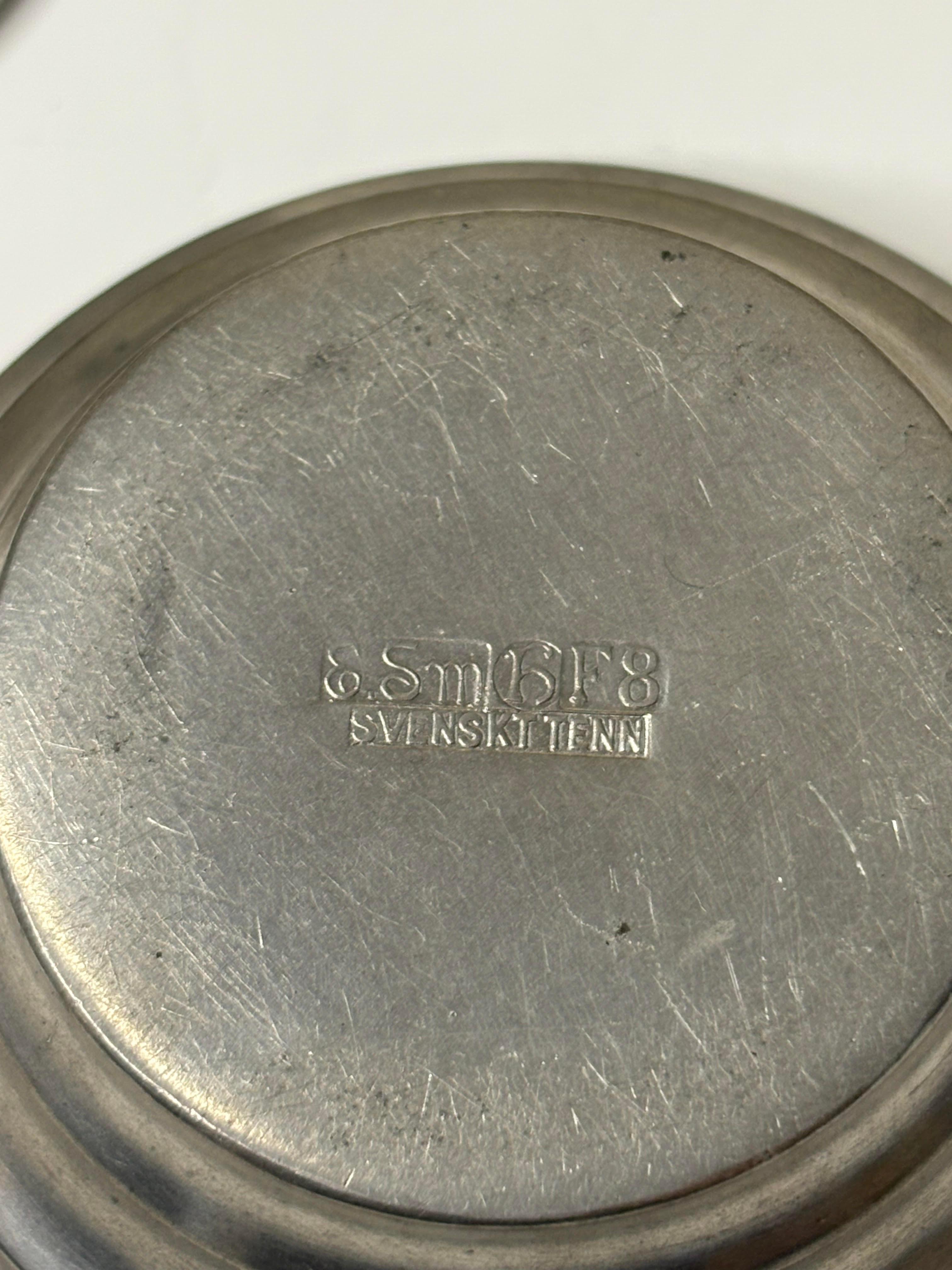 Metà XX secolo Scatola con coperchio in peltro di Ernst Svedbom, Svezia, 1932 Moderno svedese in vendita