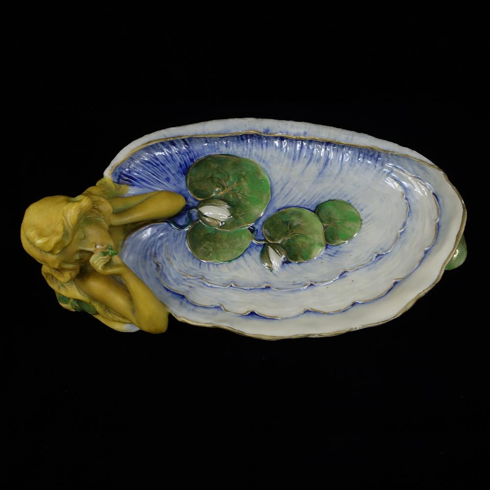 Début du 20ème siècle Ernst Wahliss Art Nouveau Amphora Blue Figural Aquatic Tray w/ Nude Maiden 1905 en vente