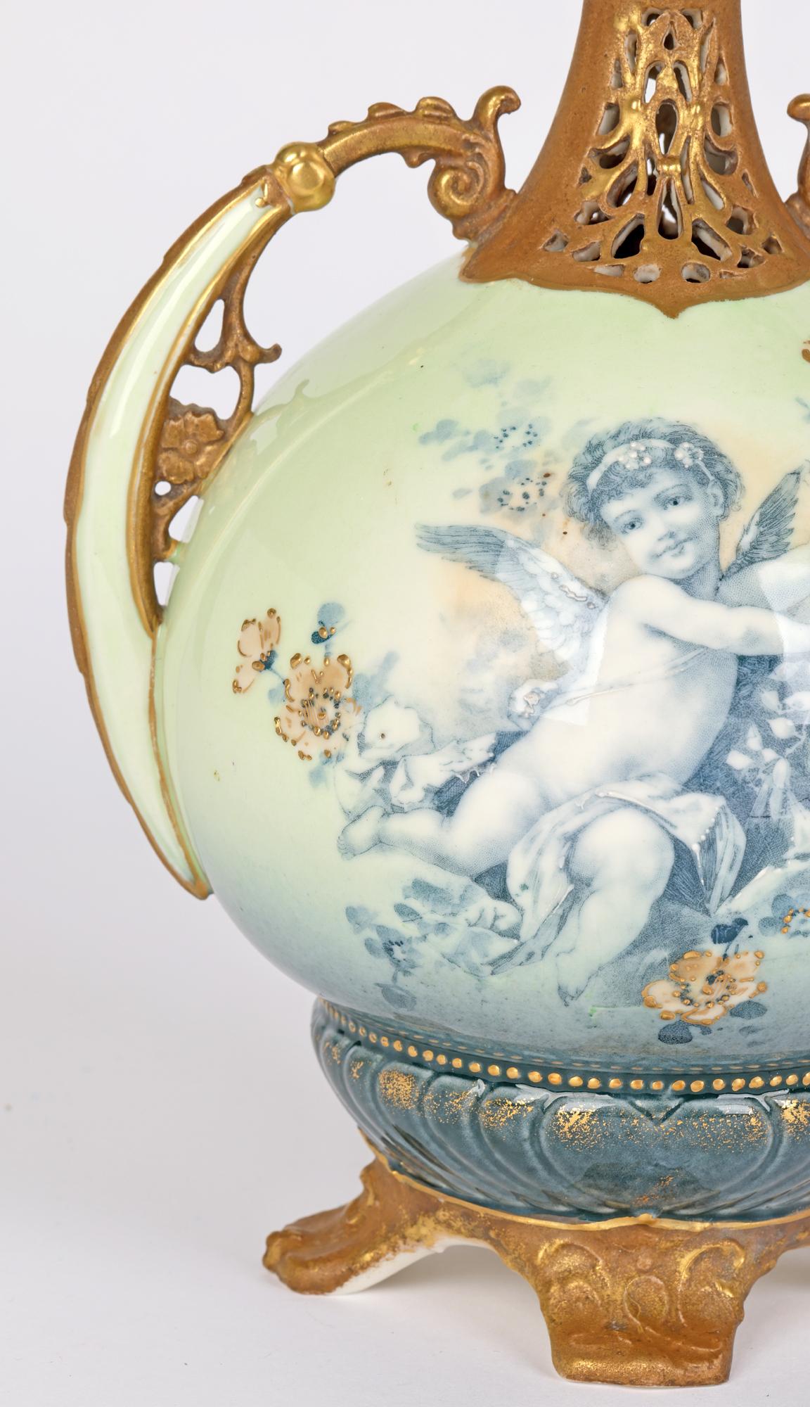Autrichien Ernst Wahliss Turn Austrian Art Nouveau vase portrait à deux poignées en vente