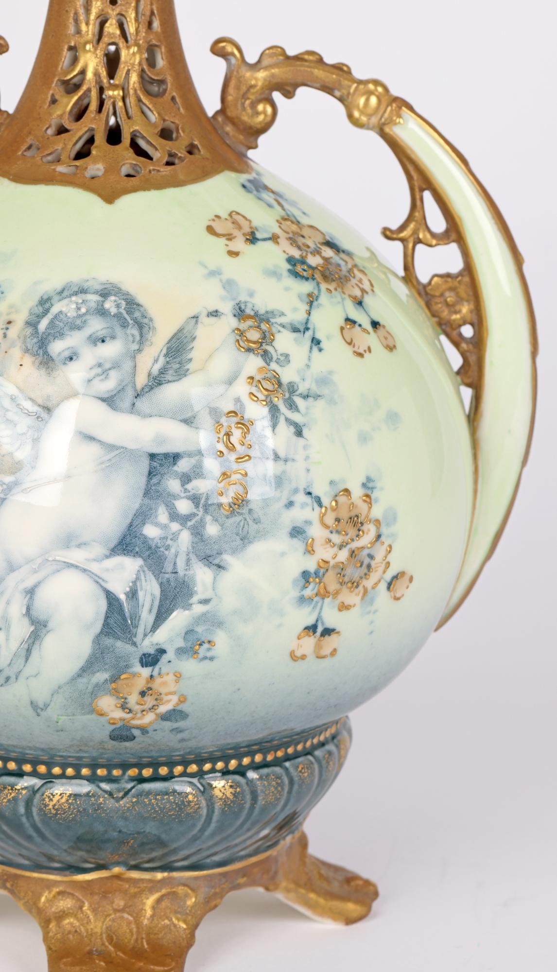 Début du 20ème siècle Ernst Wahliss Turn Austrian Art Nouveau vase portrait à deux poignées en vente