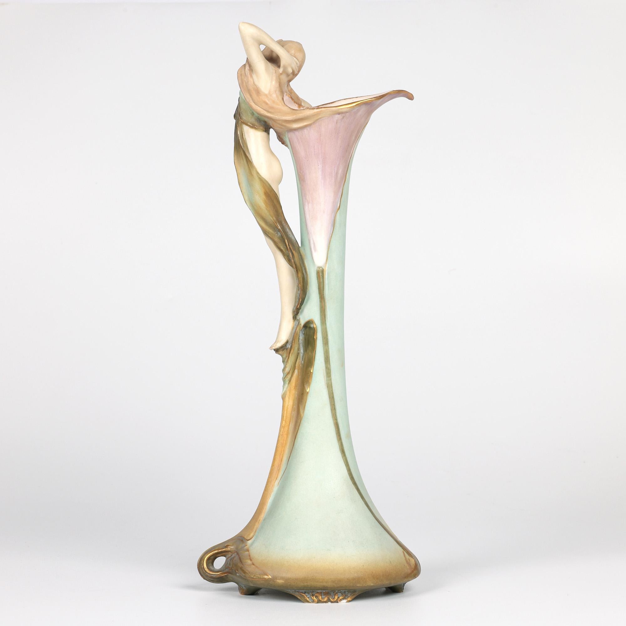 Ernst Wahliss Turn Wein Vaso di giglio figurato in stile Art Nouveau austriaco in vendita 5