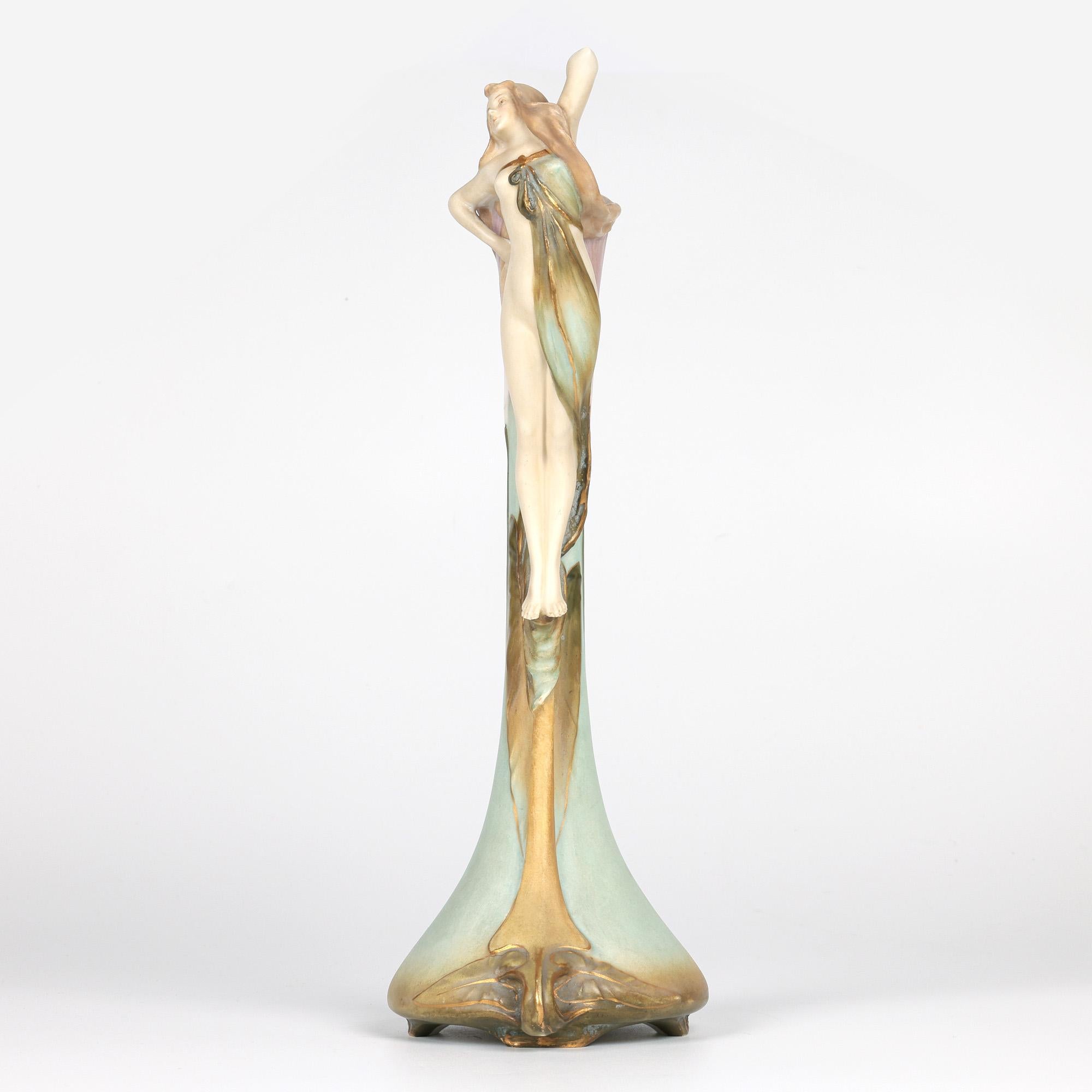 Ernst Wahliss Turn Wein Vaso di giglio figurato in stile Art Nouveau austriaco in vendita 8