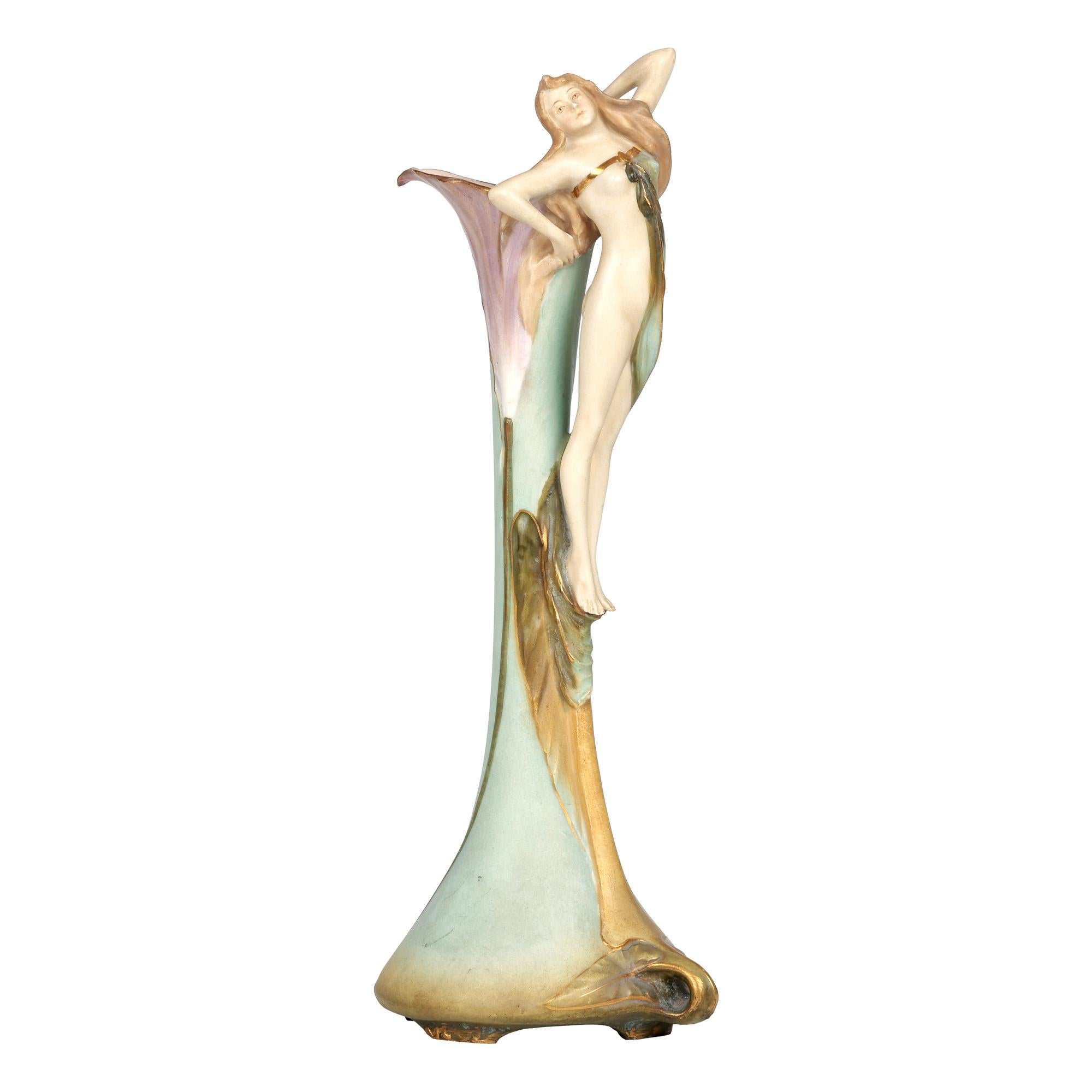 Fine XIX secolo Ernst Wahliss Turn Wein Vaso di giglio figurato in stile Art Nouveau austriaco in vendita