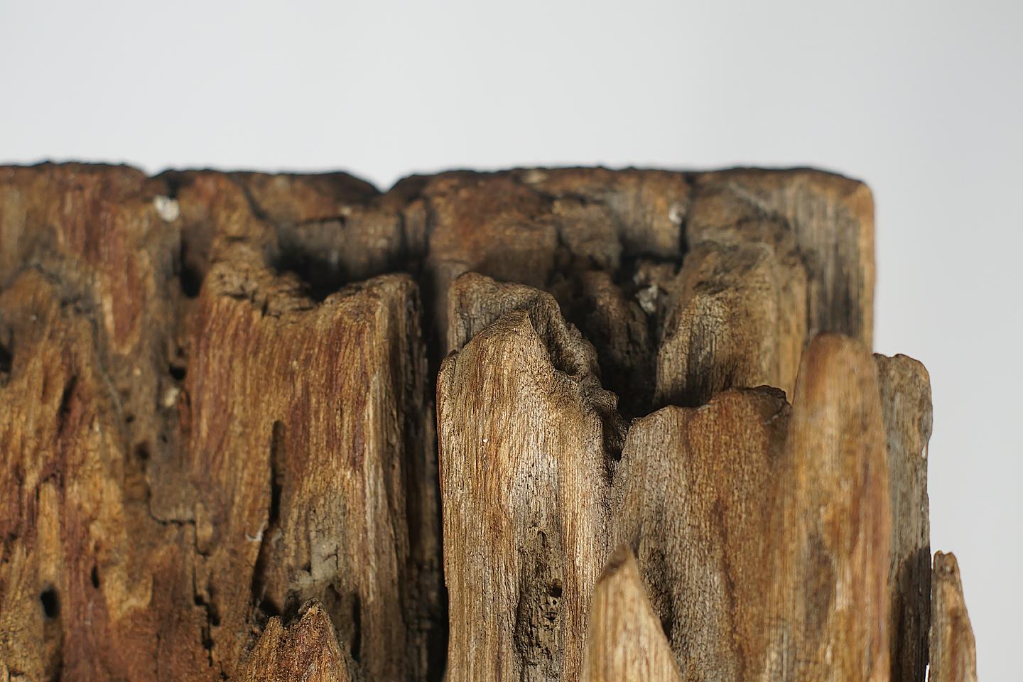 Erotisches Holz aus einem alten Haus (Land) im Angebot