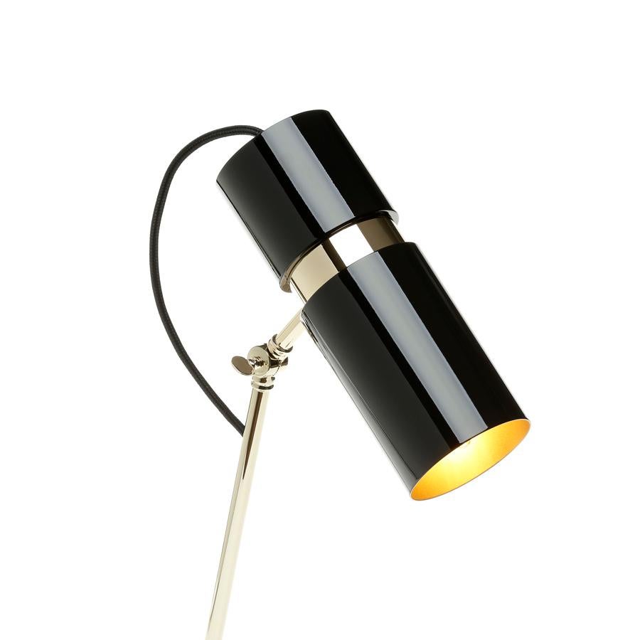 Table lamp Erroll with structure in polished brass.
Inside lamp shades in gold finish. With 1 lamp shades
black lacquered outside. 1 bulb, lamp holder type E14,
max 40 watt. Bulbs not included.