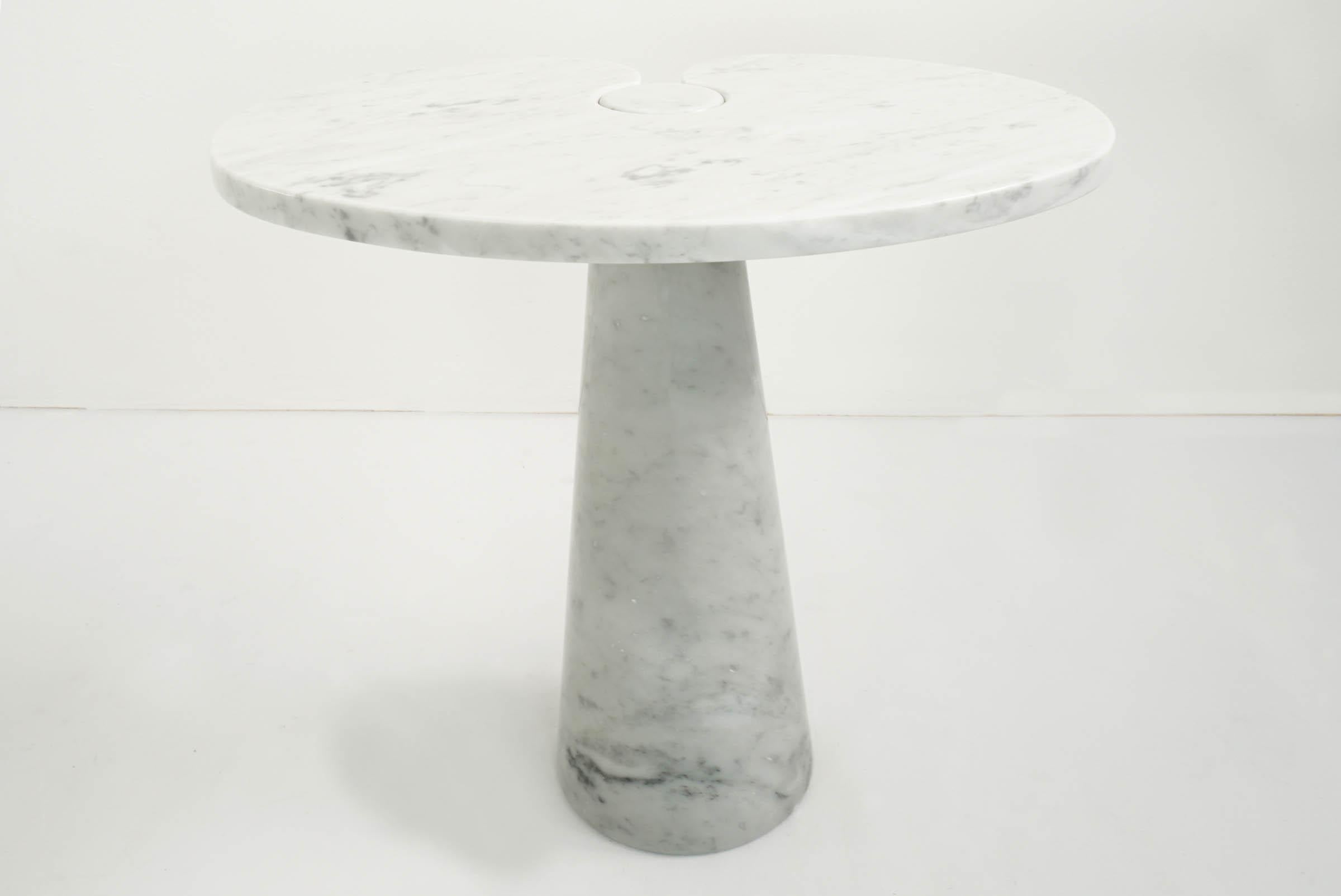 Elegant white Carrara marble in perfect conditiobs.
Skipper, Italy, 1971

Also available a small one cofee or side table.
