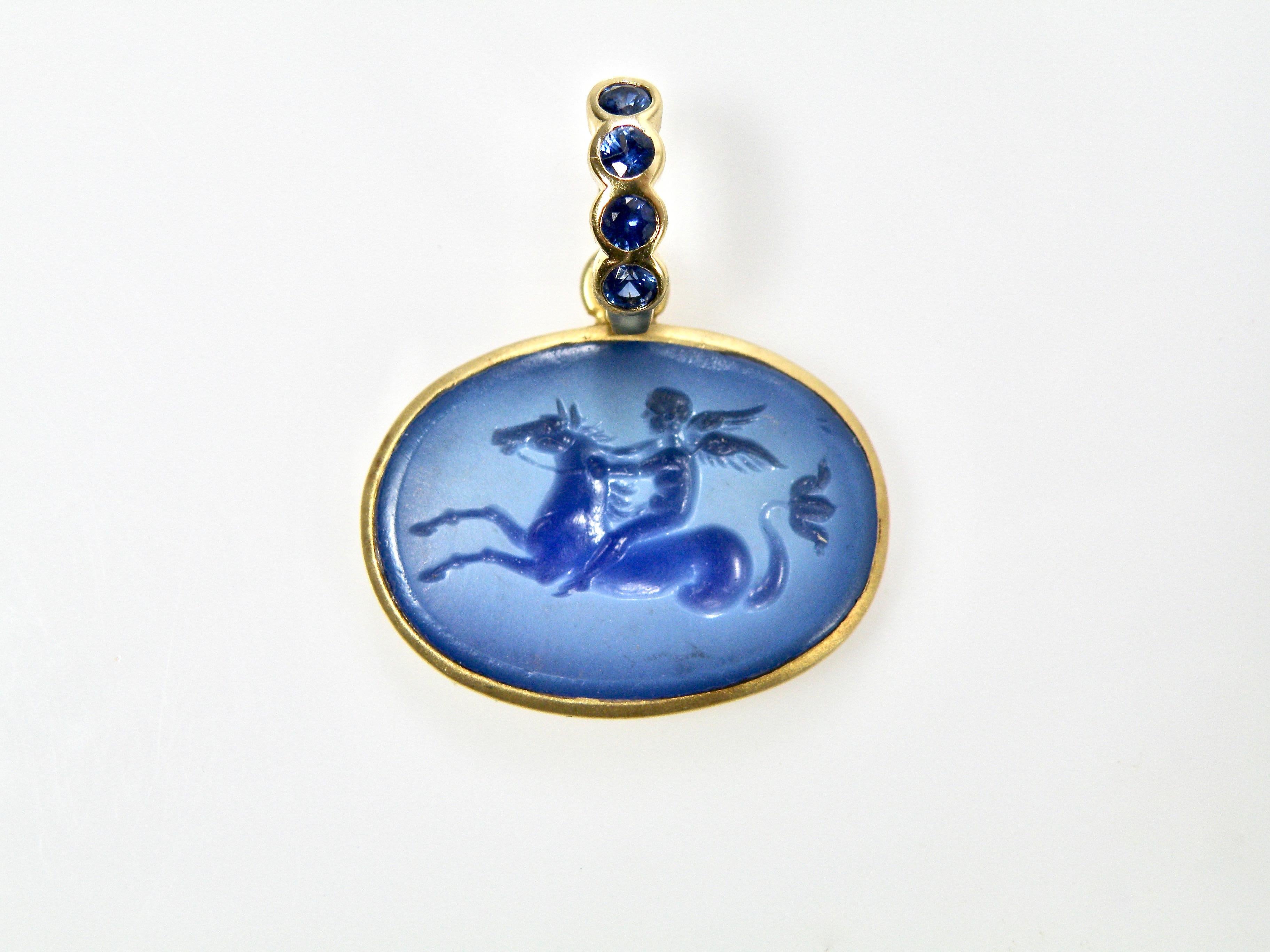 Ciondolo di agata blu Eros Intaglio In condizioni Nuovo in vendita a Cohasset, MA