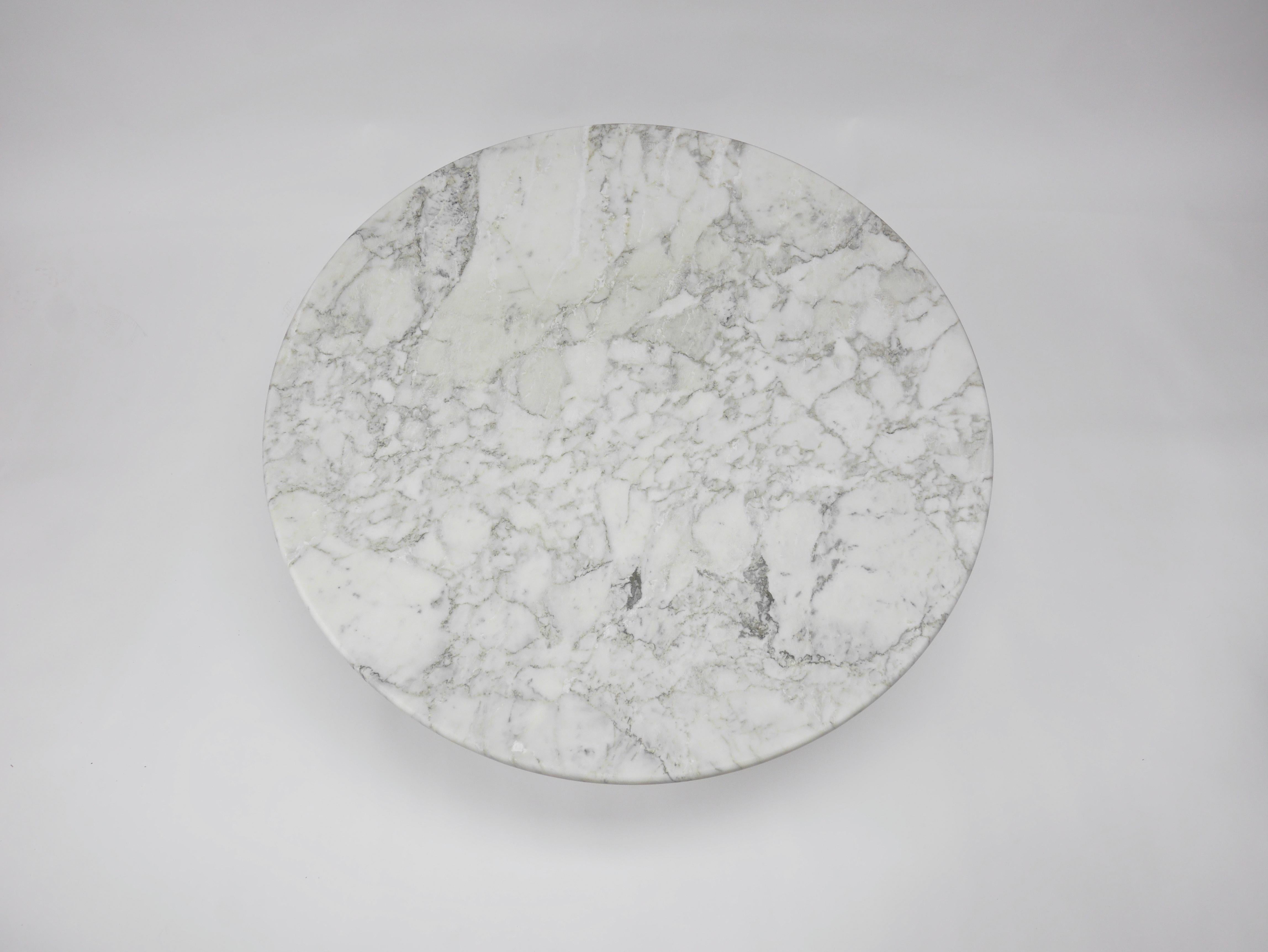 Round Angelo Mangiarotti marble table model M1 designed for T70 1969 and manufactured by Skipper in Italy. Two-piece construction of round, 3cm thick tabletop with a lathe turned base.