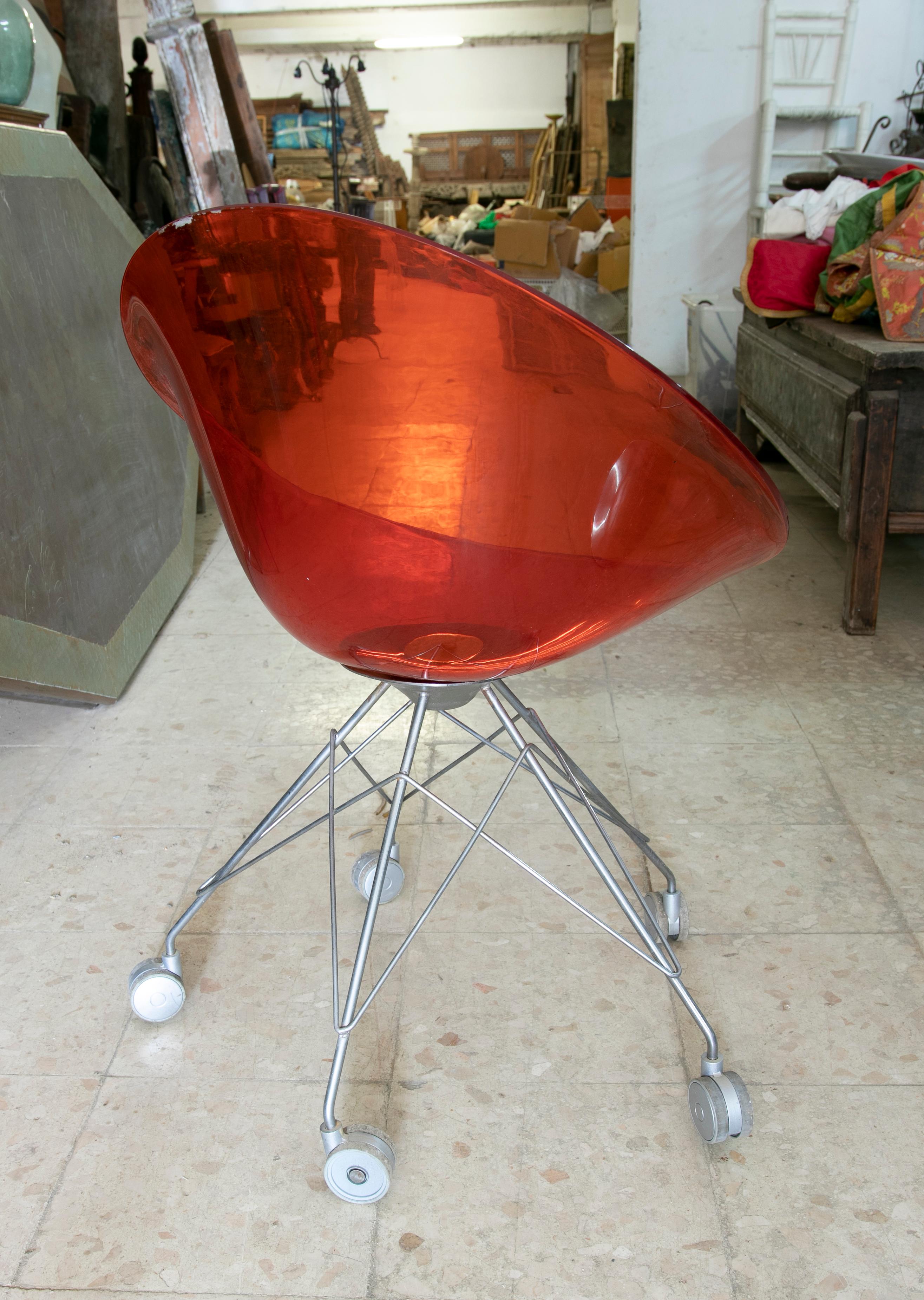 Chaise pivotante Eiffel rouge sur roues Eros de Philippe Starck pour Kartell, Italie Bon état - En vente à Marbella, ES