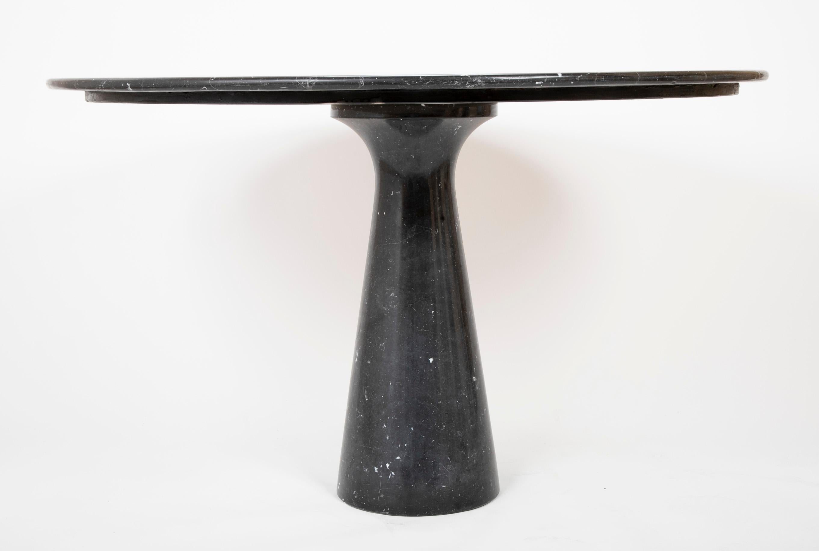 A polished marble Eros table designed by Angelo Mangiarotti and produced by Skipper. The marble with white veins is known as black 