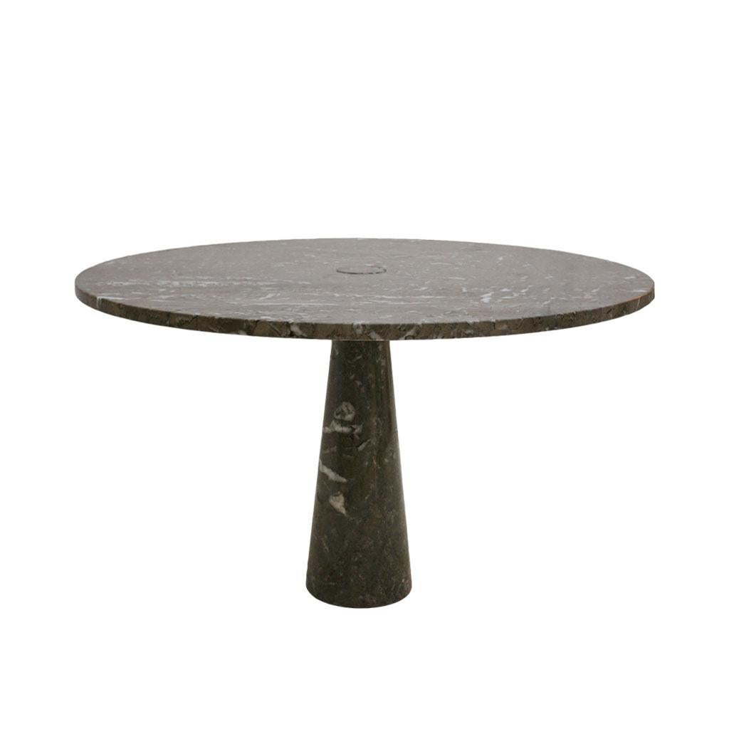 'Eros' round dining table designed by Italian architect Angelo Mangiarotti and edited by Skipper. Base and top made of polished Mondragone marble.
The 'Eros' series is emblematic of Mangiarotti's rationalist and systematic approach to architecture