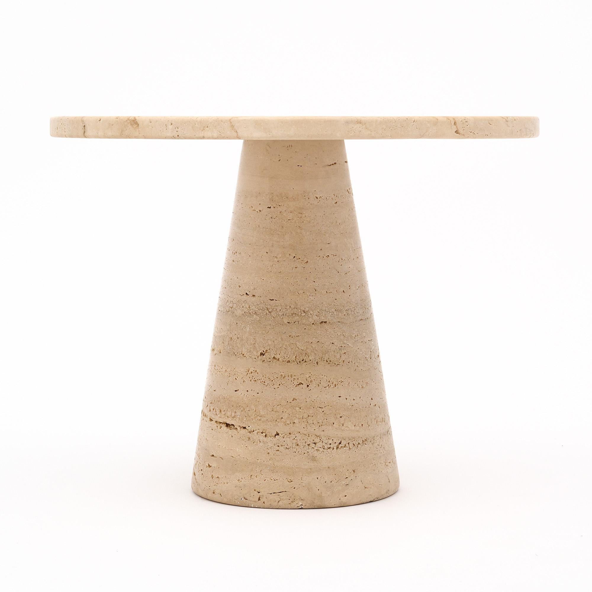 Single side table by Angelo Mangiarotti made of a striking cream tone travertine. Part of the Eros series and produced for Skipper, Italy 1970s. The top fits perfectly on the base for a seamless design.
